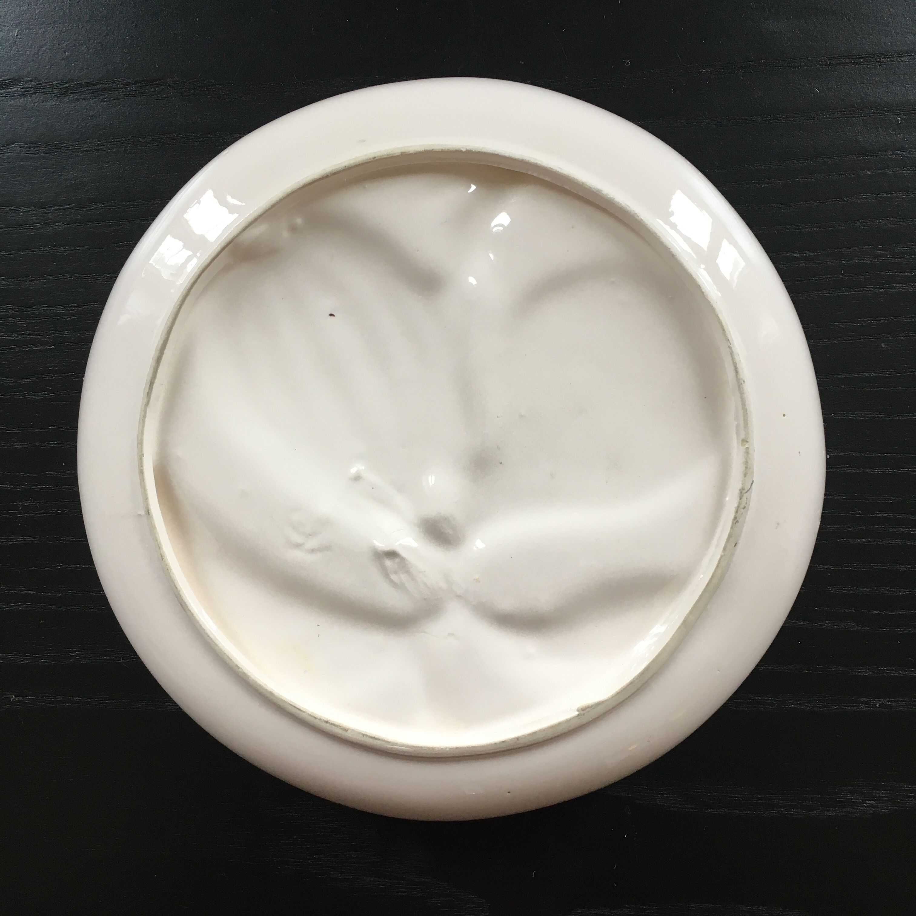 Fig-decorated slip pocket emptier