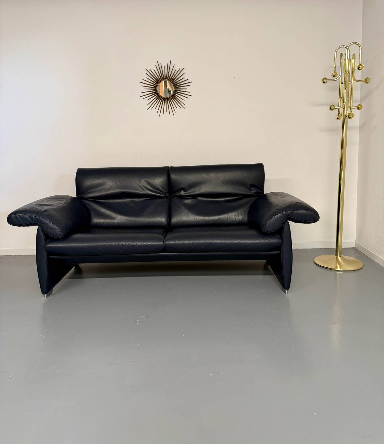 3-seater navy blue leather sofa, design by De Sede DS10, vintage 90s.
