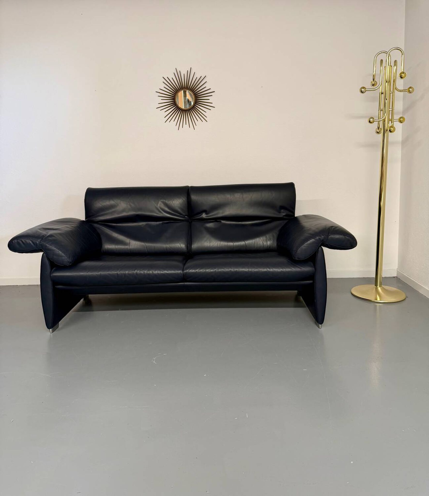 3-seater navy blue leather sofa, design by De Sede DS10, vintage 90s.