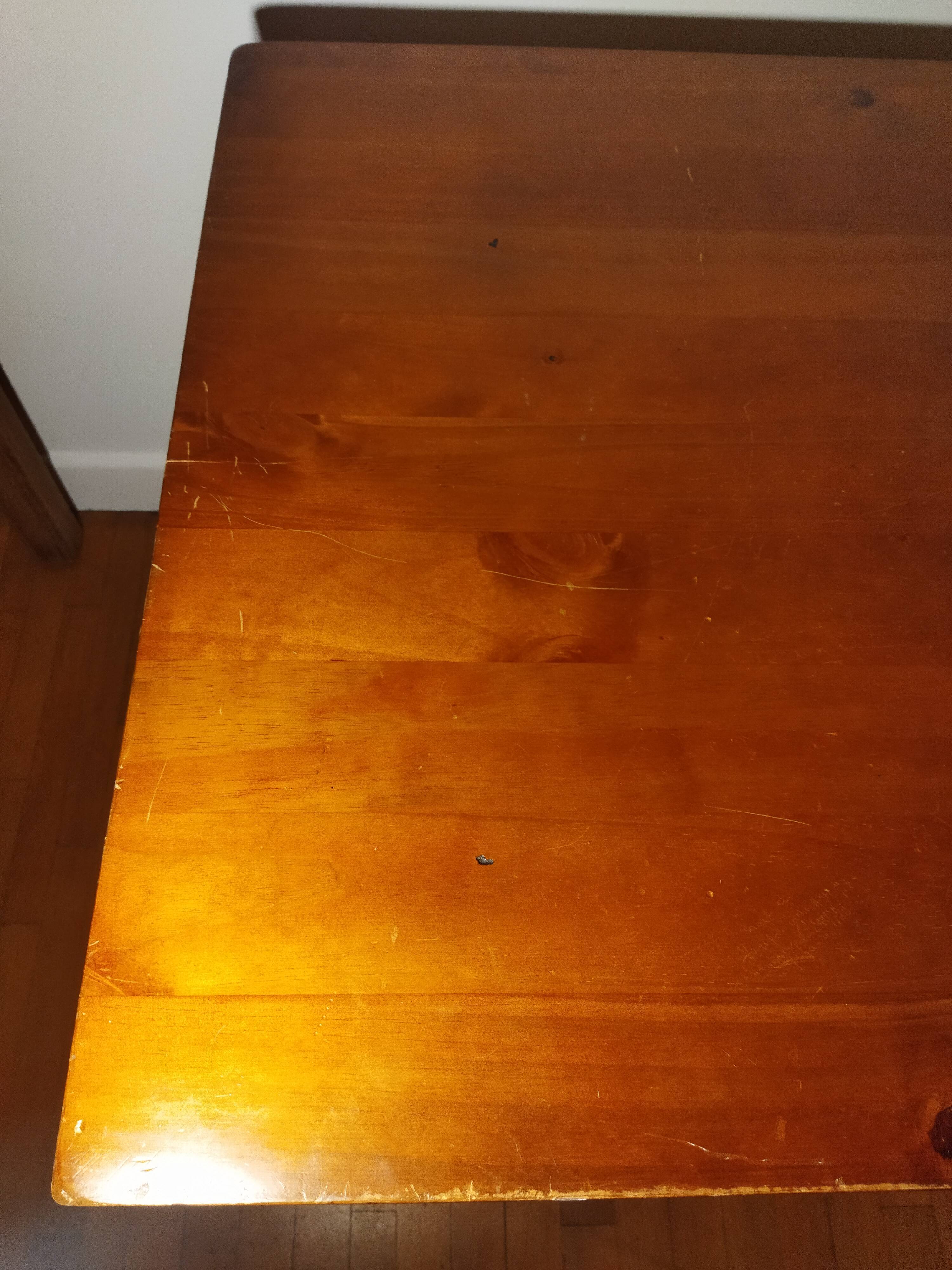 Table feet spindles