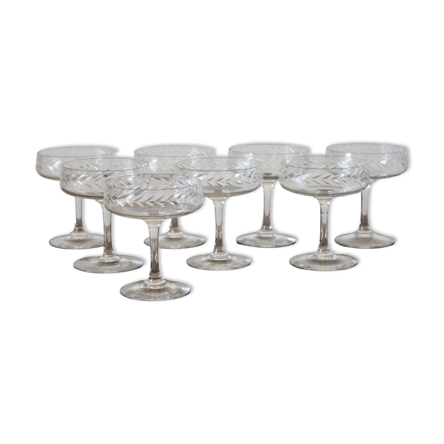 8 coupes à champagne en cristal gravé