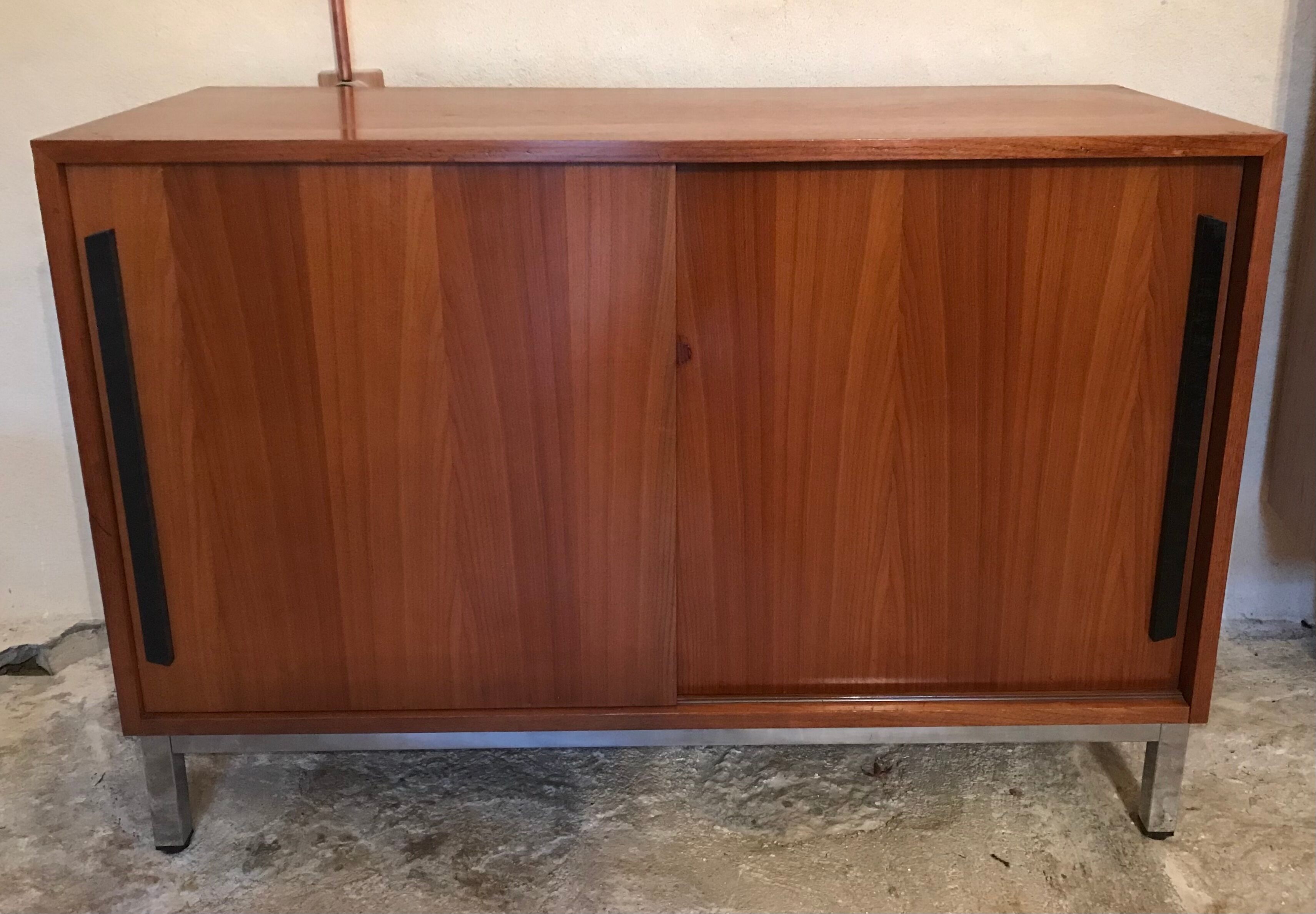 Vintage sideboard 1960-80 walnut blond sliding doors and base chrome