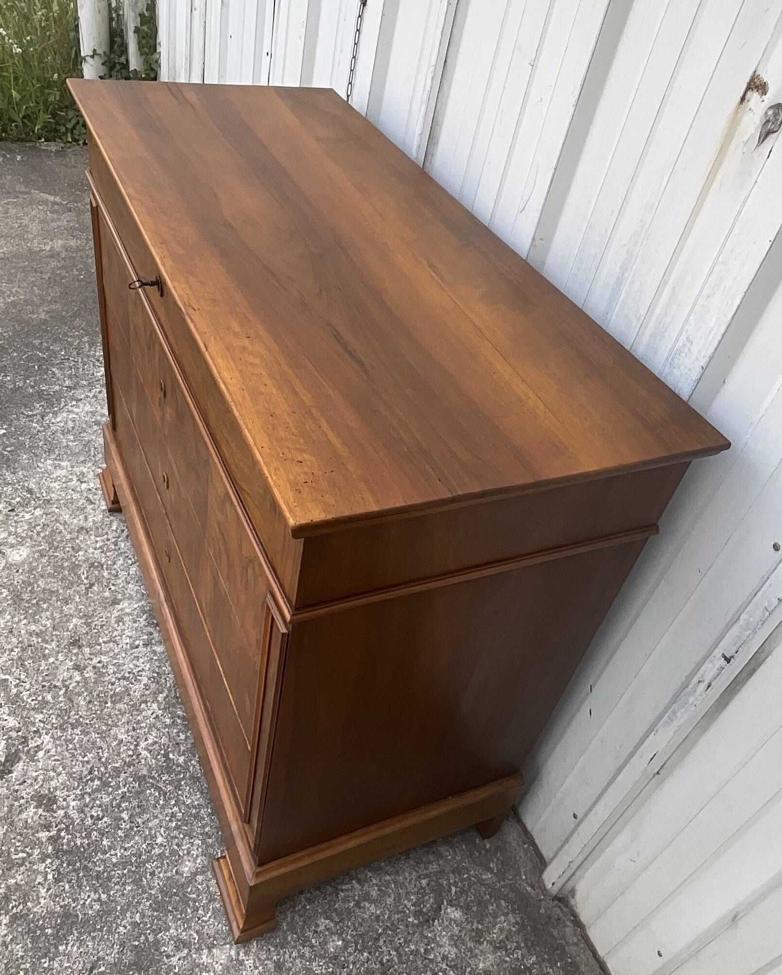 Louis-Philippe chest of drawers in burr walnut – Late 19th century