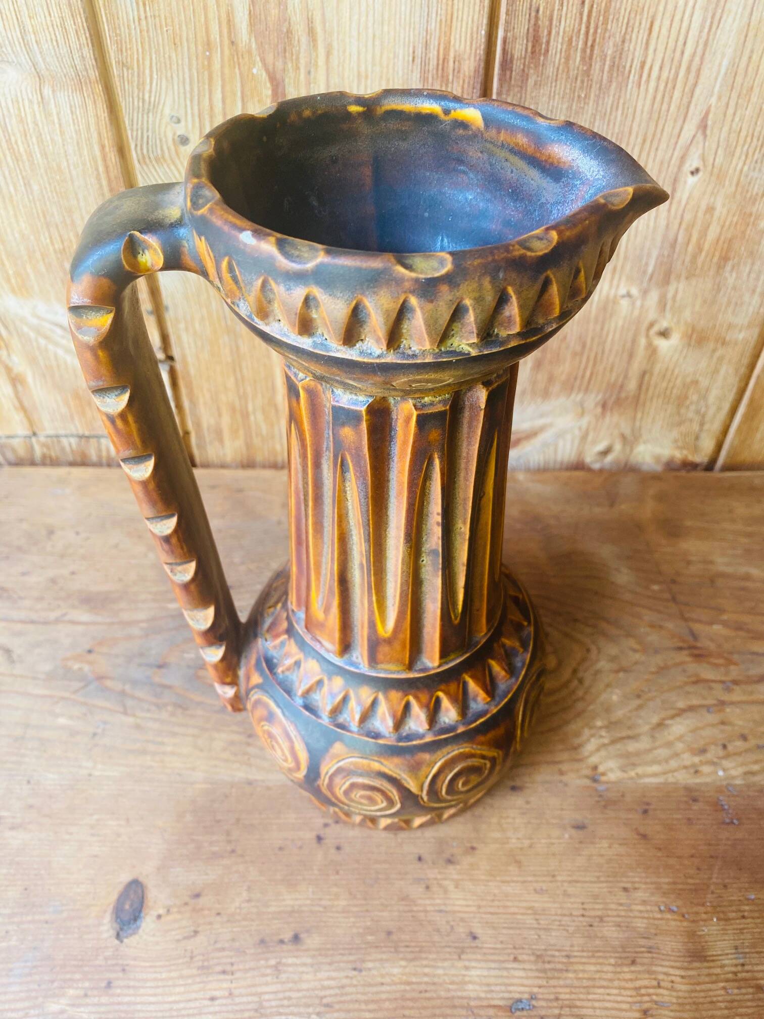 Vase pichet en céramique  Huguette Bessone Vallauris années 1960.