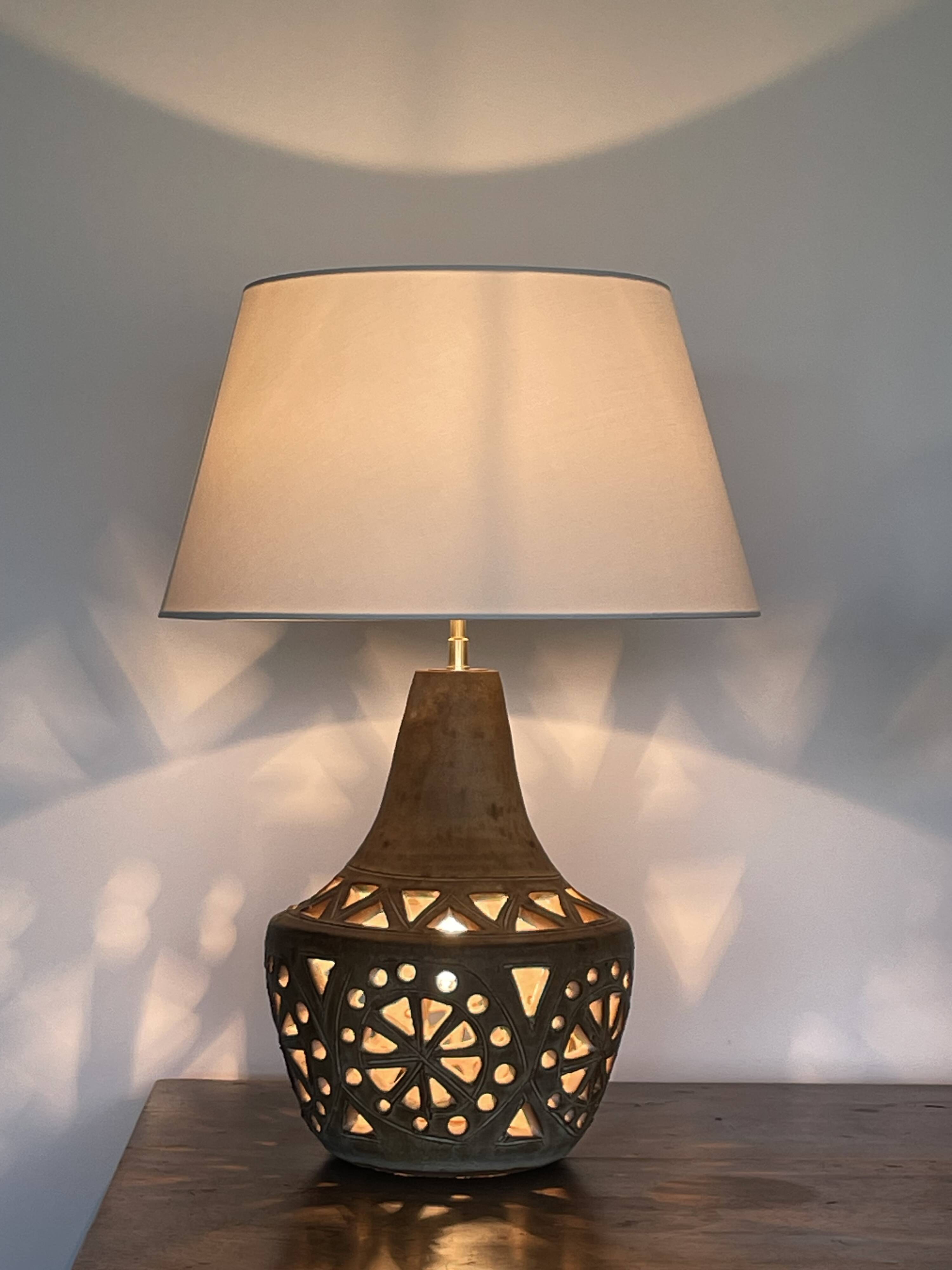 Lampe en  grès signée agnes escala