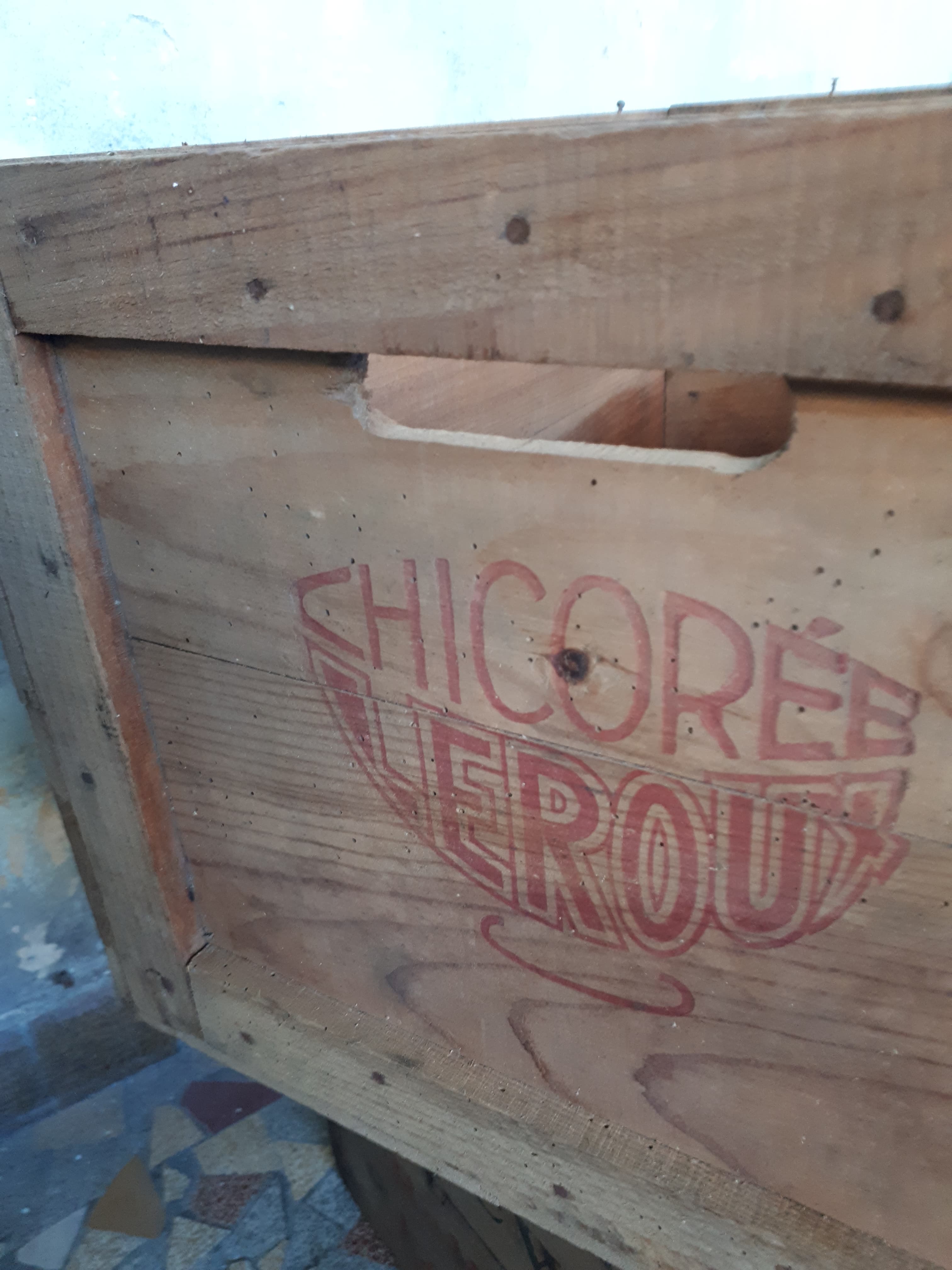 Chicorée Leroux wooden case