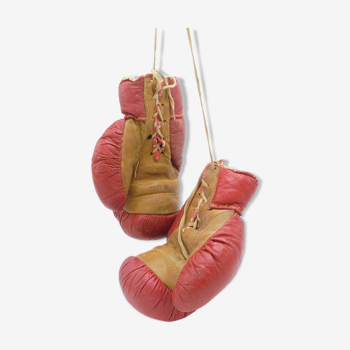 Pair of leather child boxing gloves