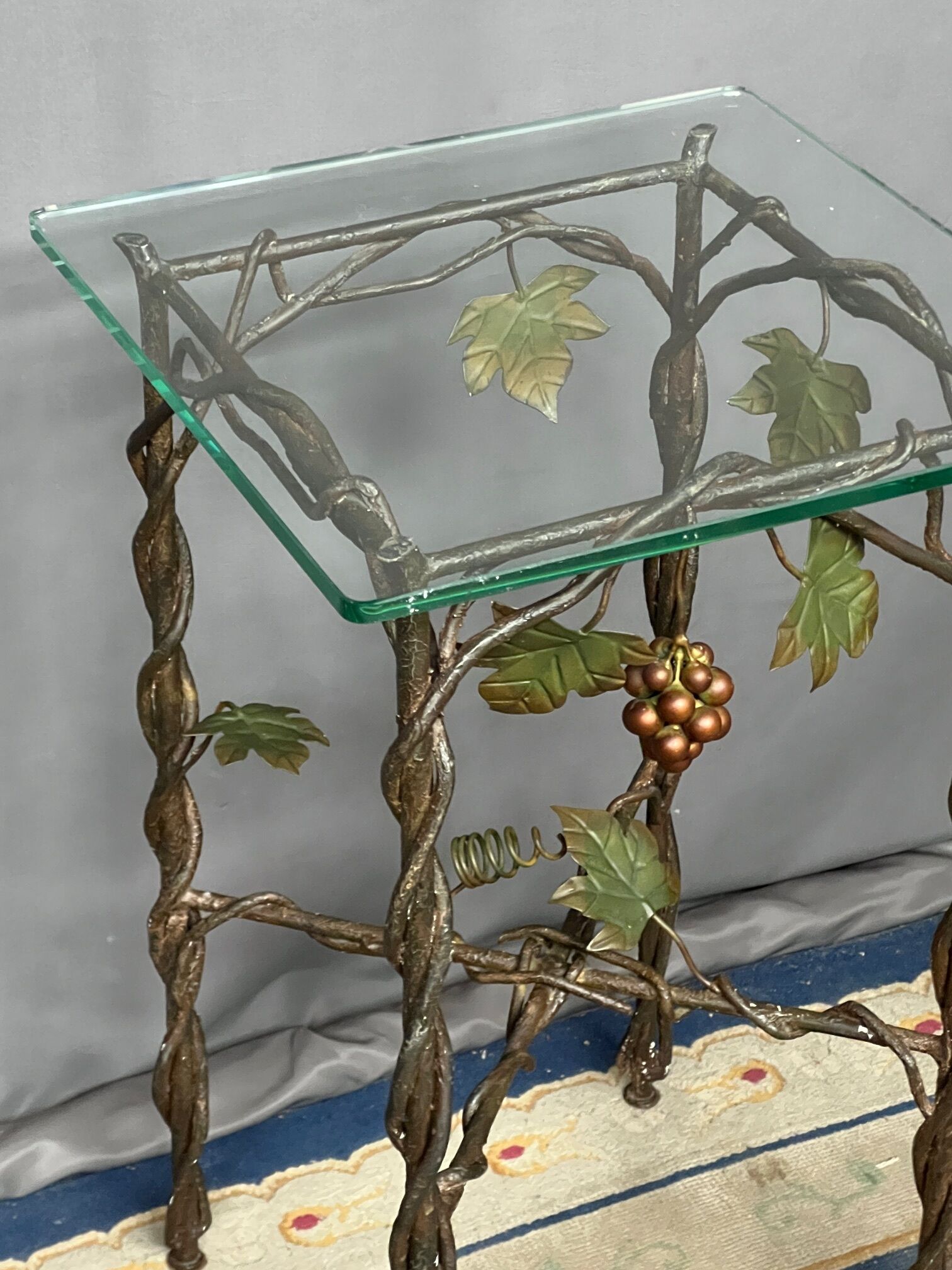 Table art nouveau. Fer forgé, verre.