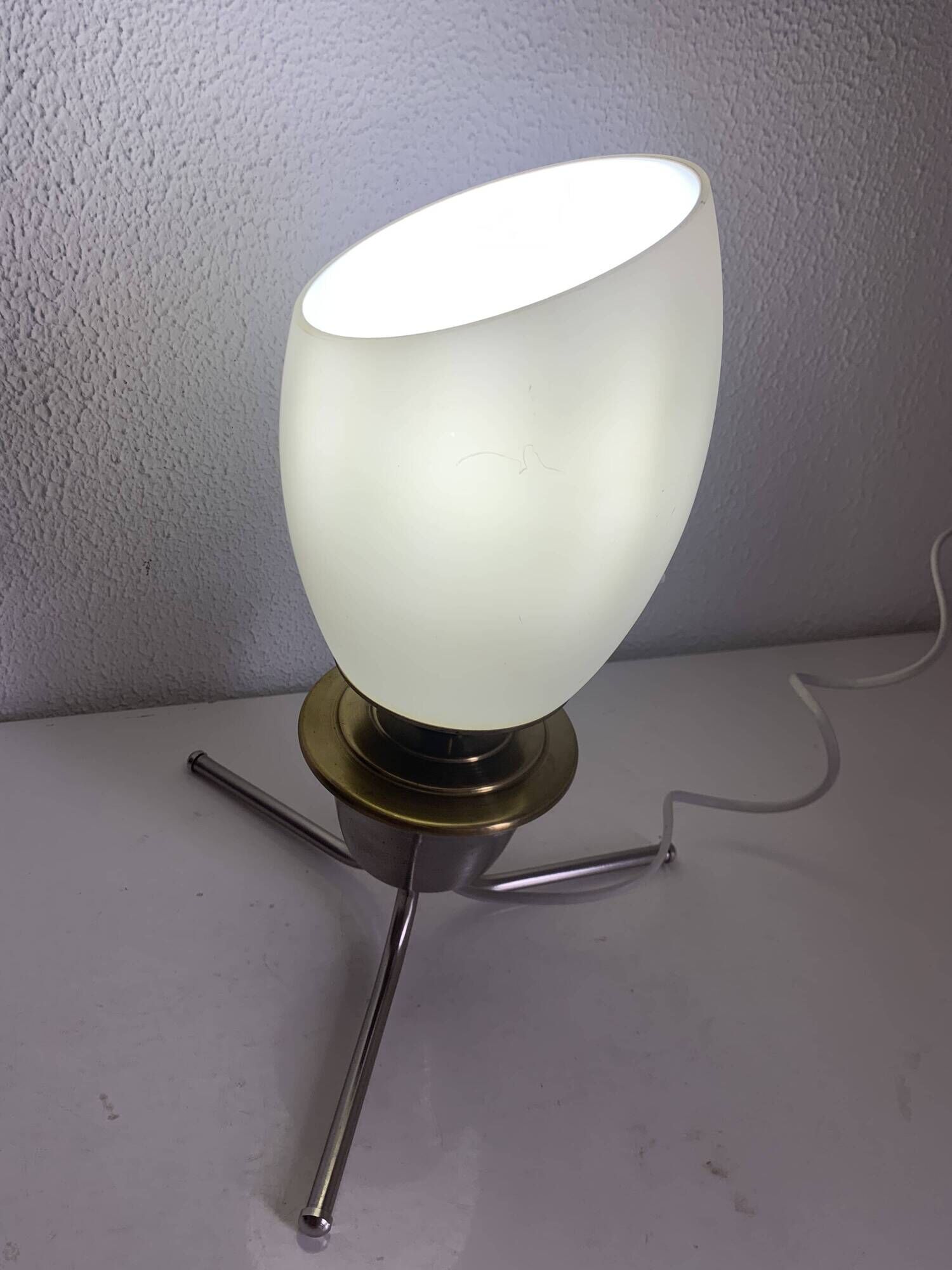 Vintage 1960 tripod opaline lamp mid-century design - 34 cm
