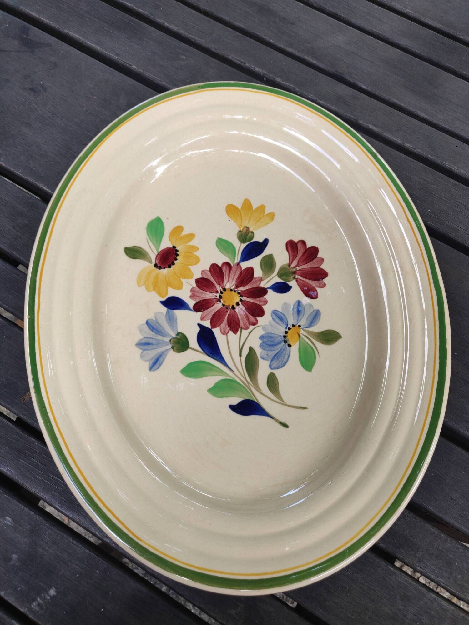 Plat de service Boch et frères de la Louvière modèle belles fleurs