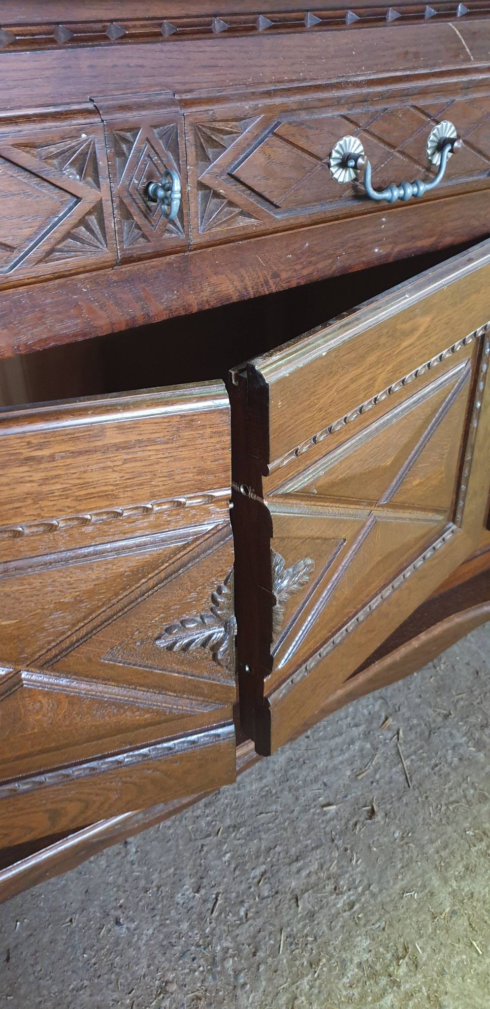 Imposing Basque furniture with regional crosses and original central door - 20th century