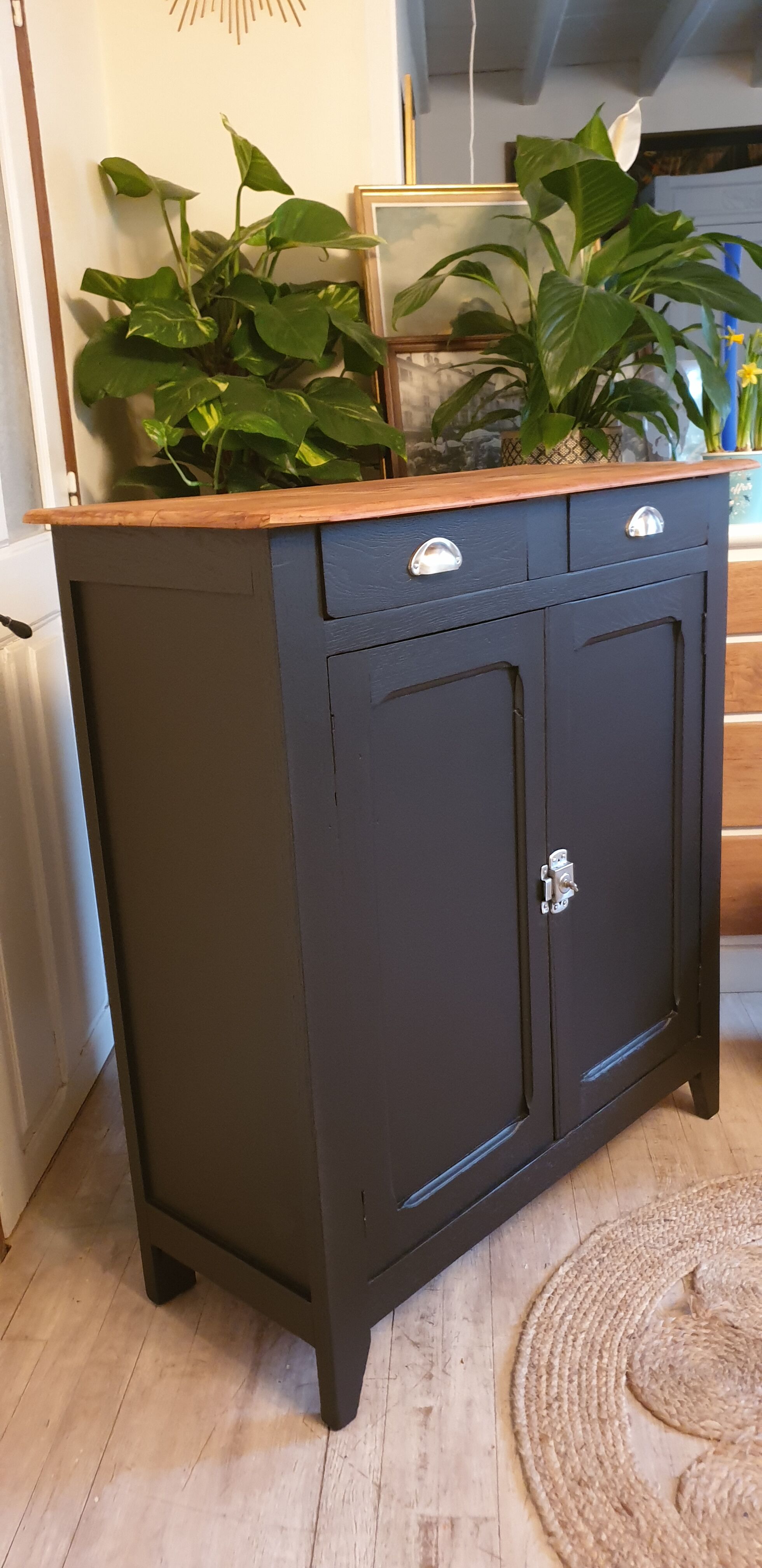 Black Parisian buffet