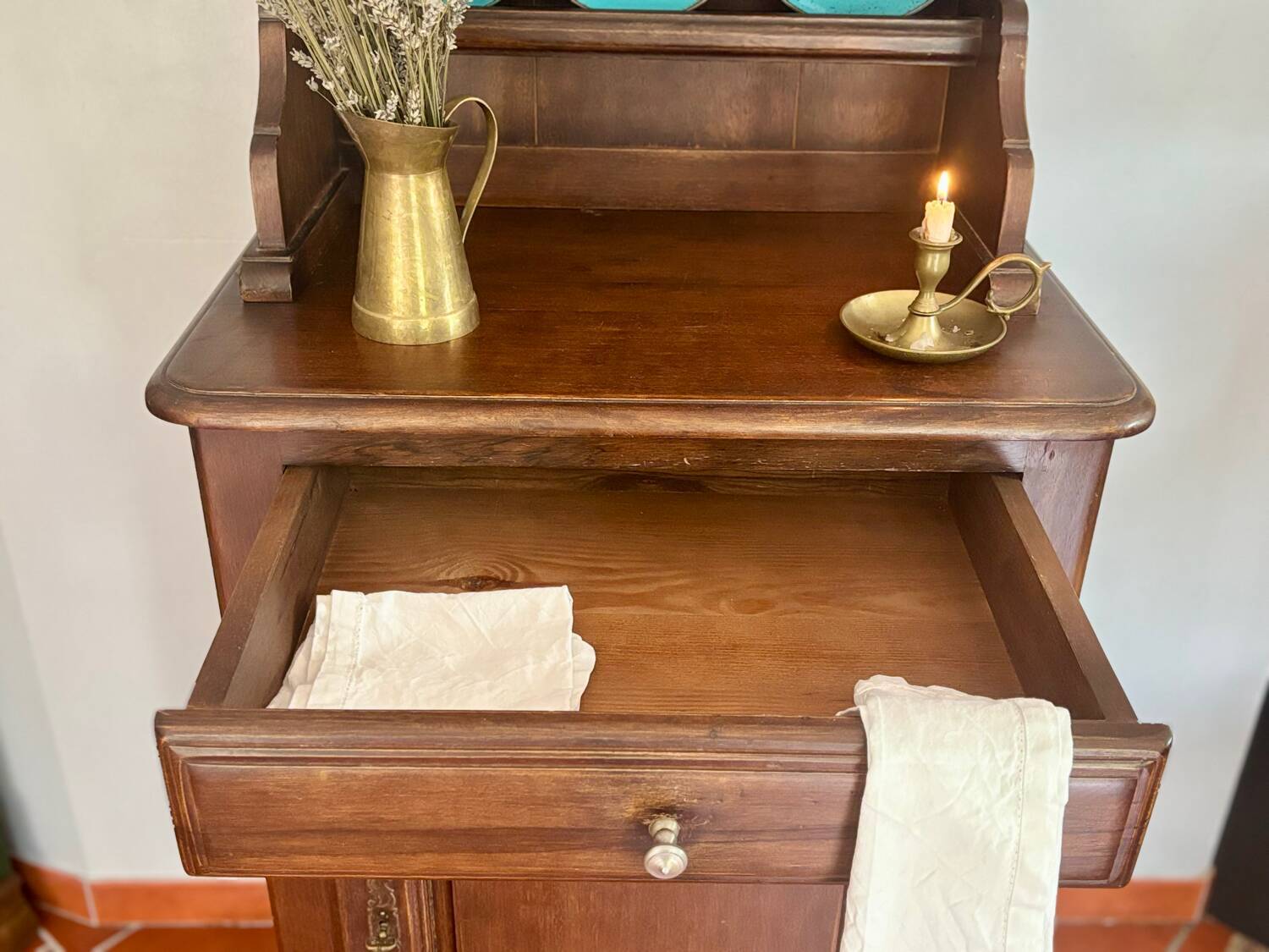 Buffet vaisselier ancien en chêne massif | Style Louis XV