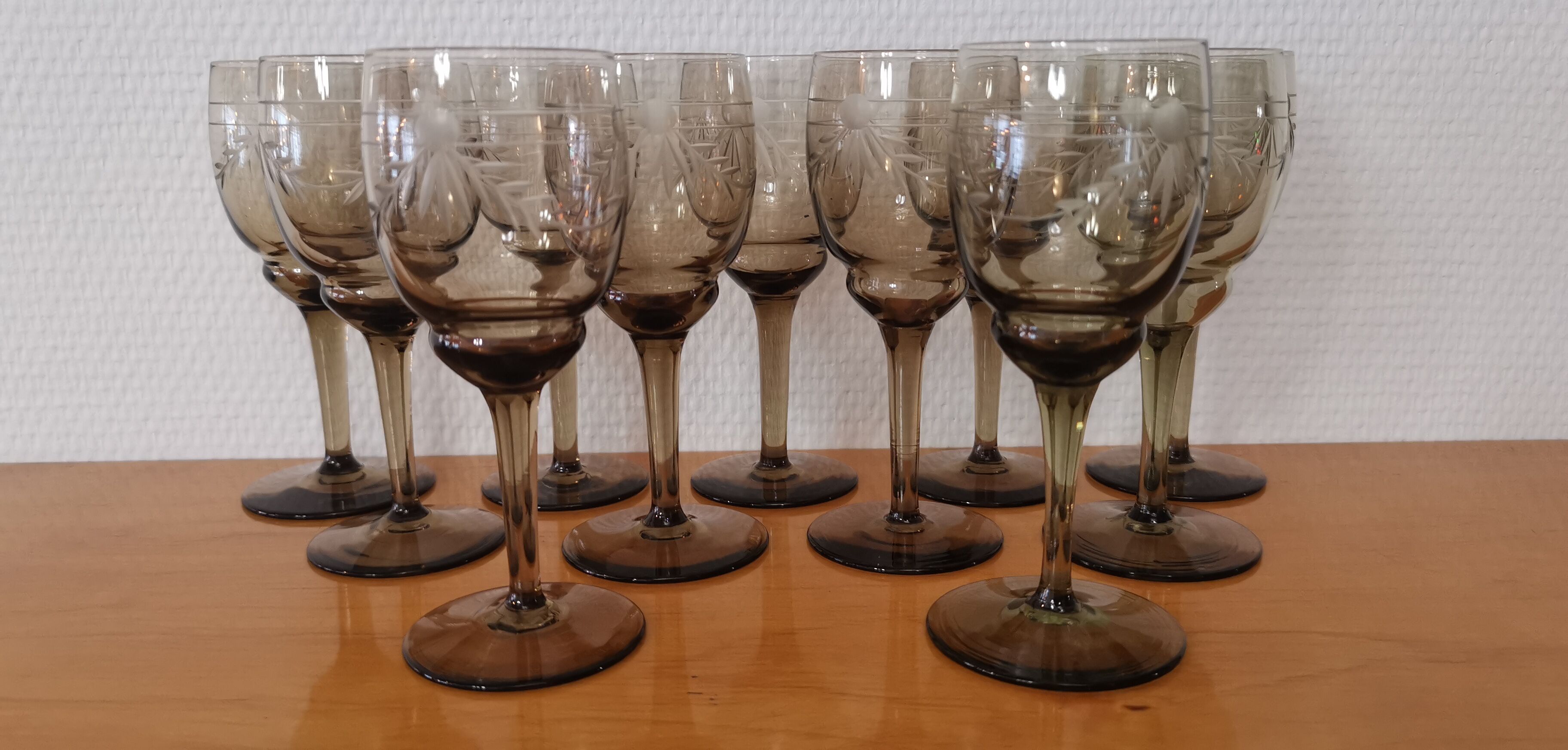 Set of 11 glasses with chiseled vintage 60s transparent brown