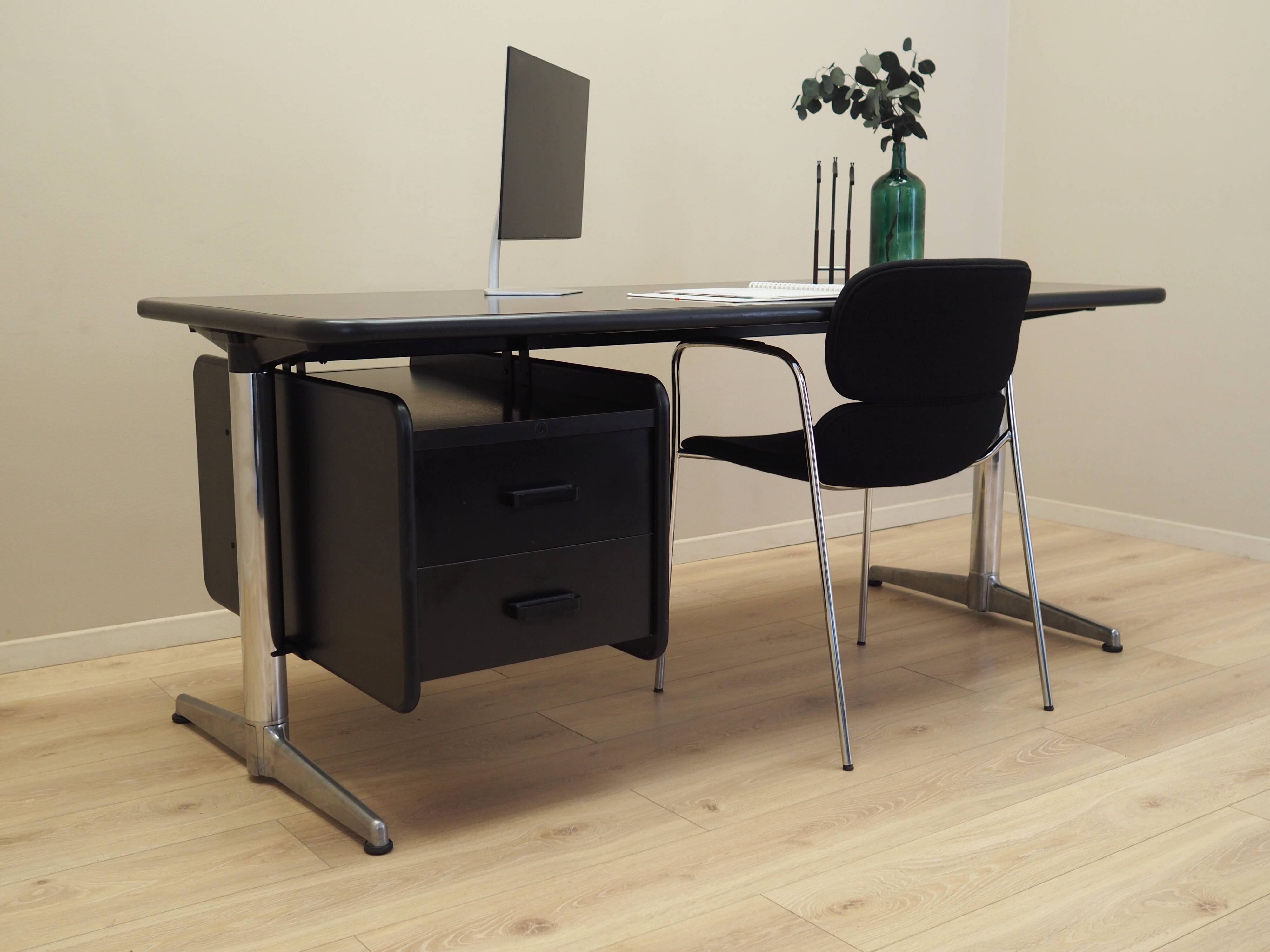 Bureau, design italien, années 1970, designer : Giancarlo Piretti, fabricant : Ano