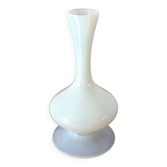 Vase en opaline blanc design années 50