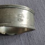 2 tin rounds of towel