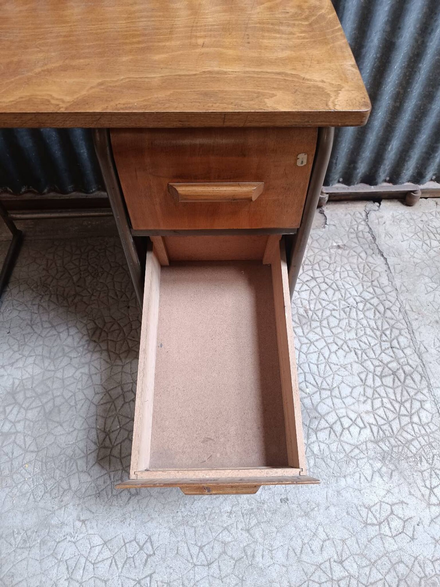 Bureau d'école vintage bois et métal