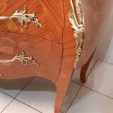 commode galbée style Louis XV ,bois de rose ,restaurée