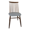 Chaise design scandinave vintage, assise patinée gris perle.
