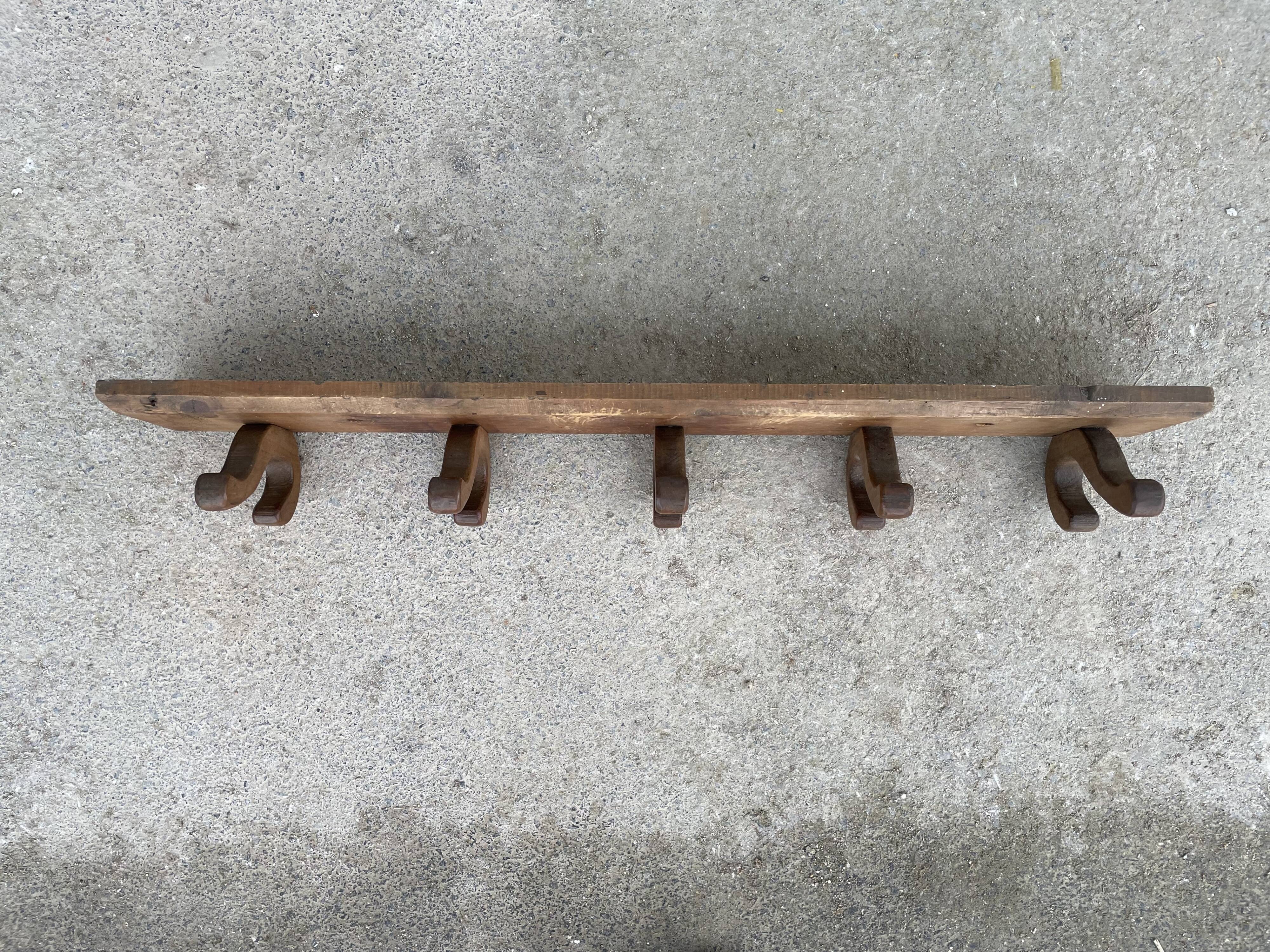 Wooden wall-mounted coat rack with 5 hooks