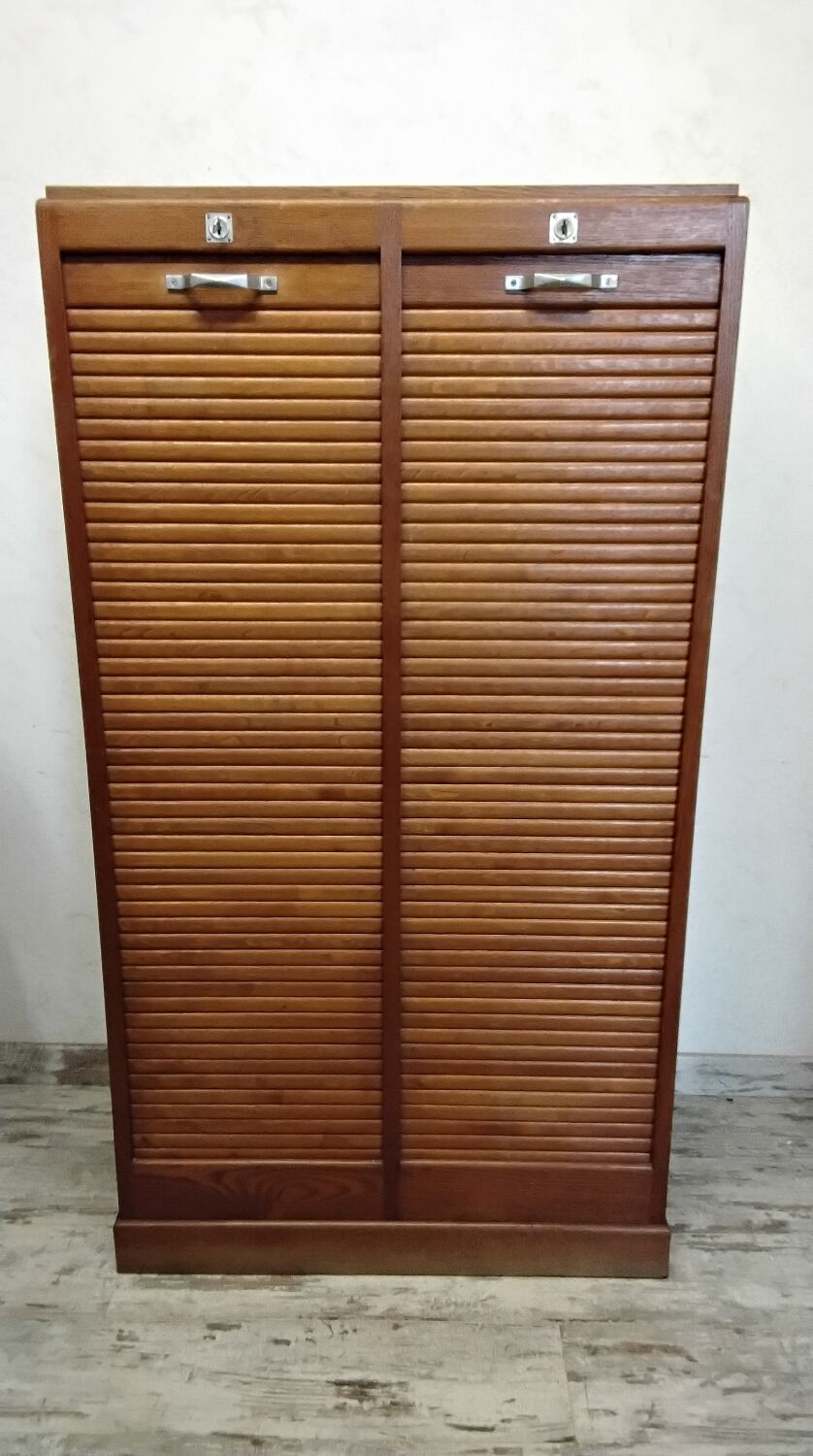 Double curtain cabinet