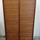 Double curtain cabinet