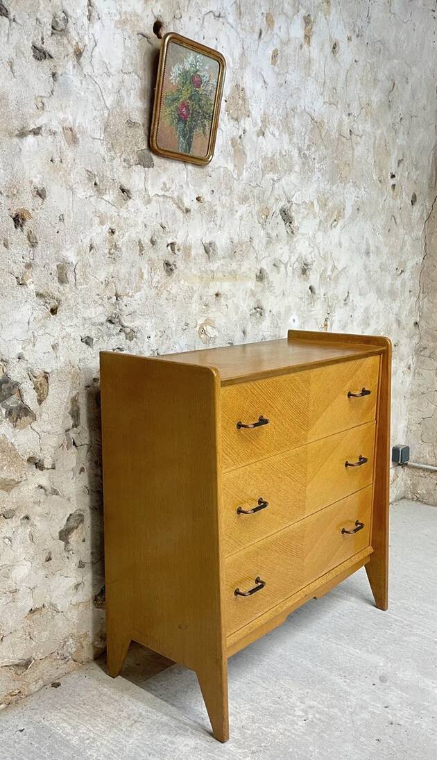 Chest of drawers