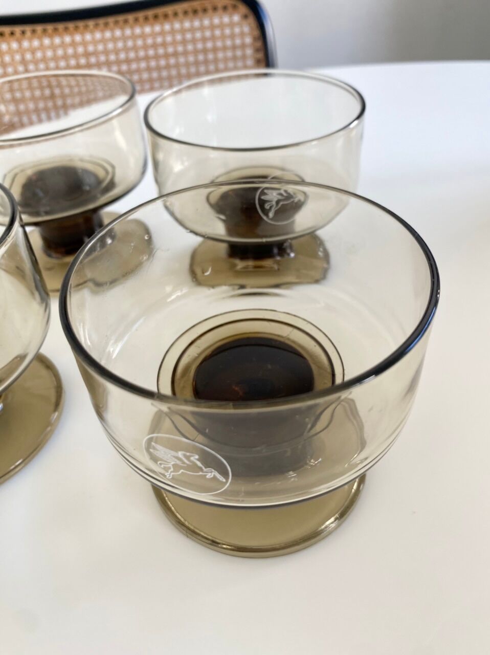 Lot de 4 coupes à champagne vintage en verre fumé