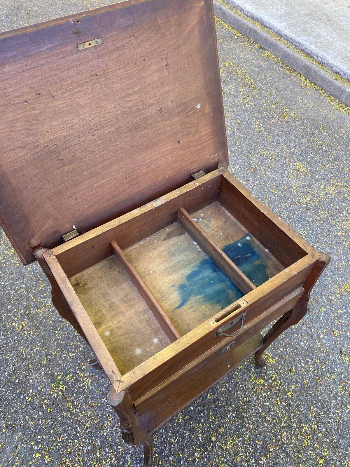 Louis XV dressing table from the 19th century.