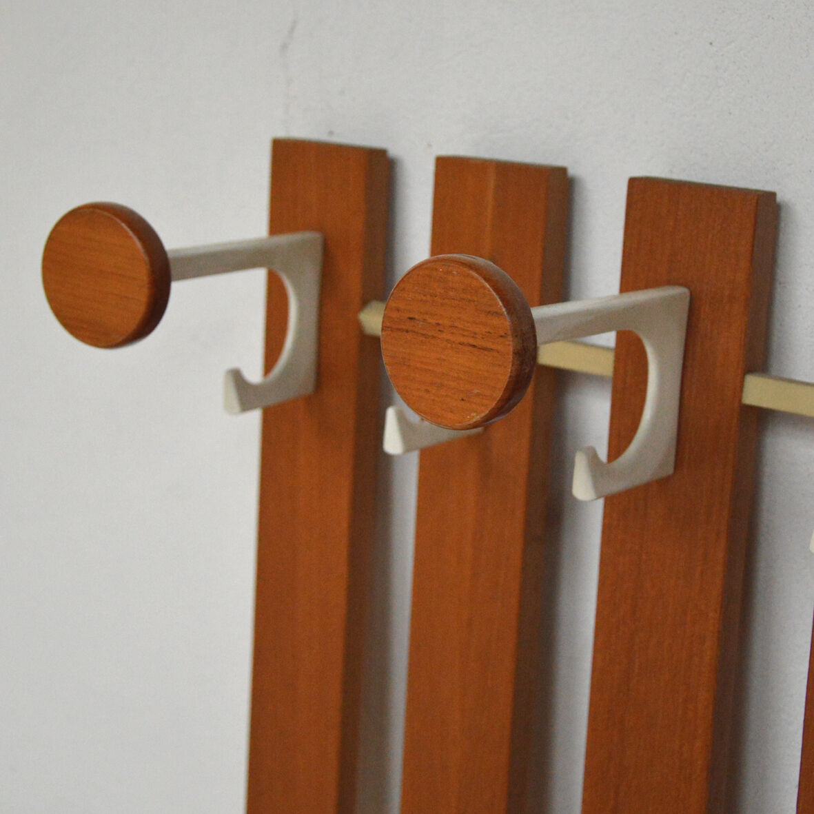 Wall coatrack