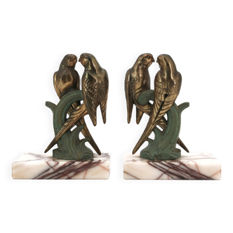 Art Deco pair of bookends with metal parrots and a marble base.