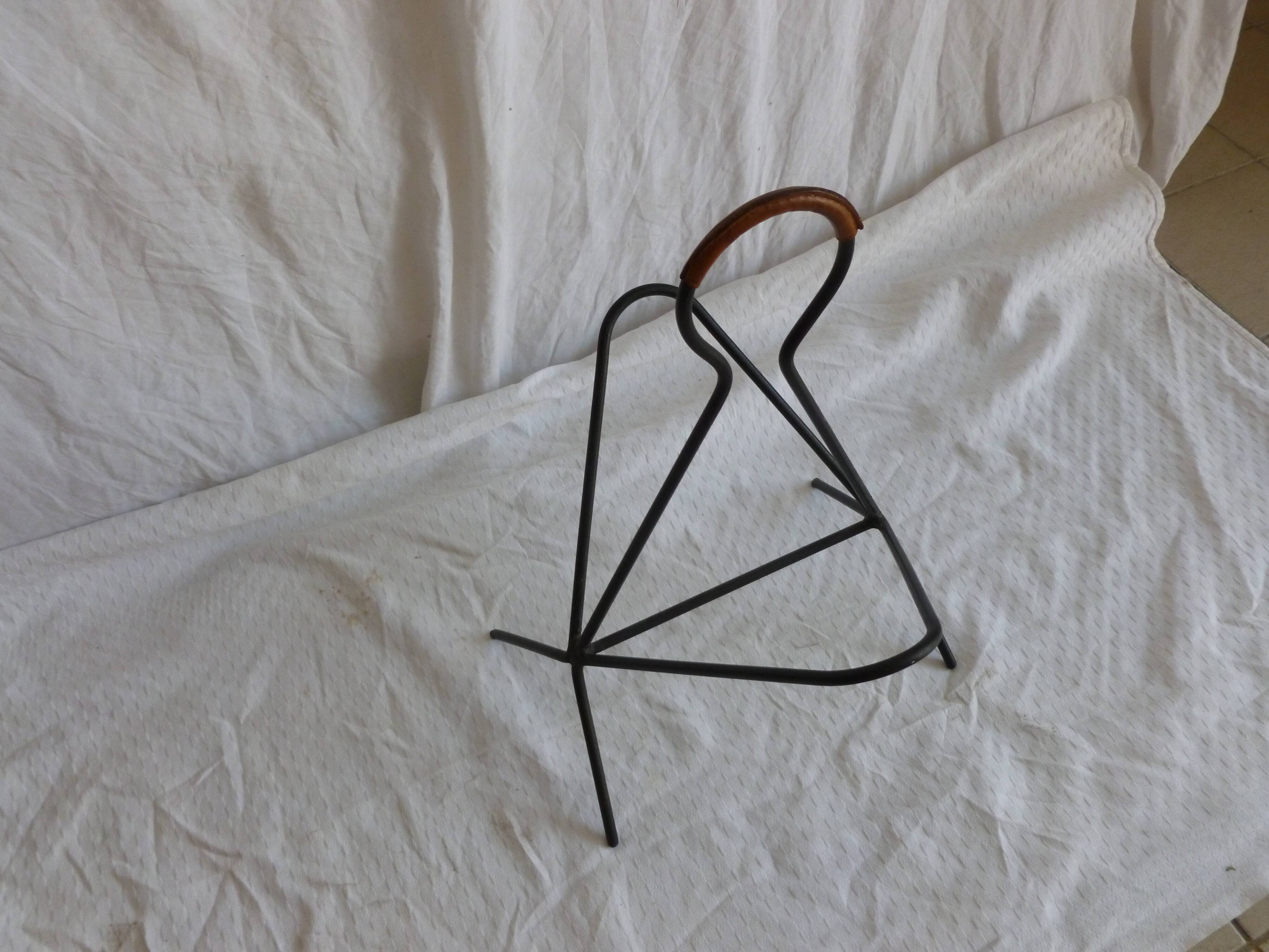 Leather-covered metal magazine holder