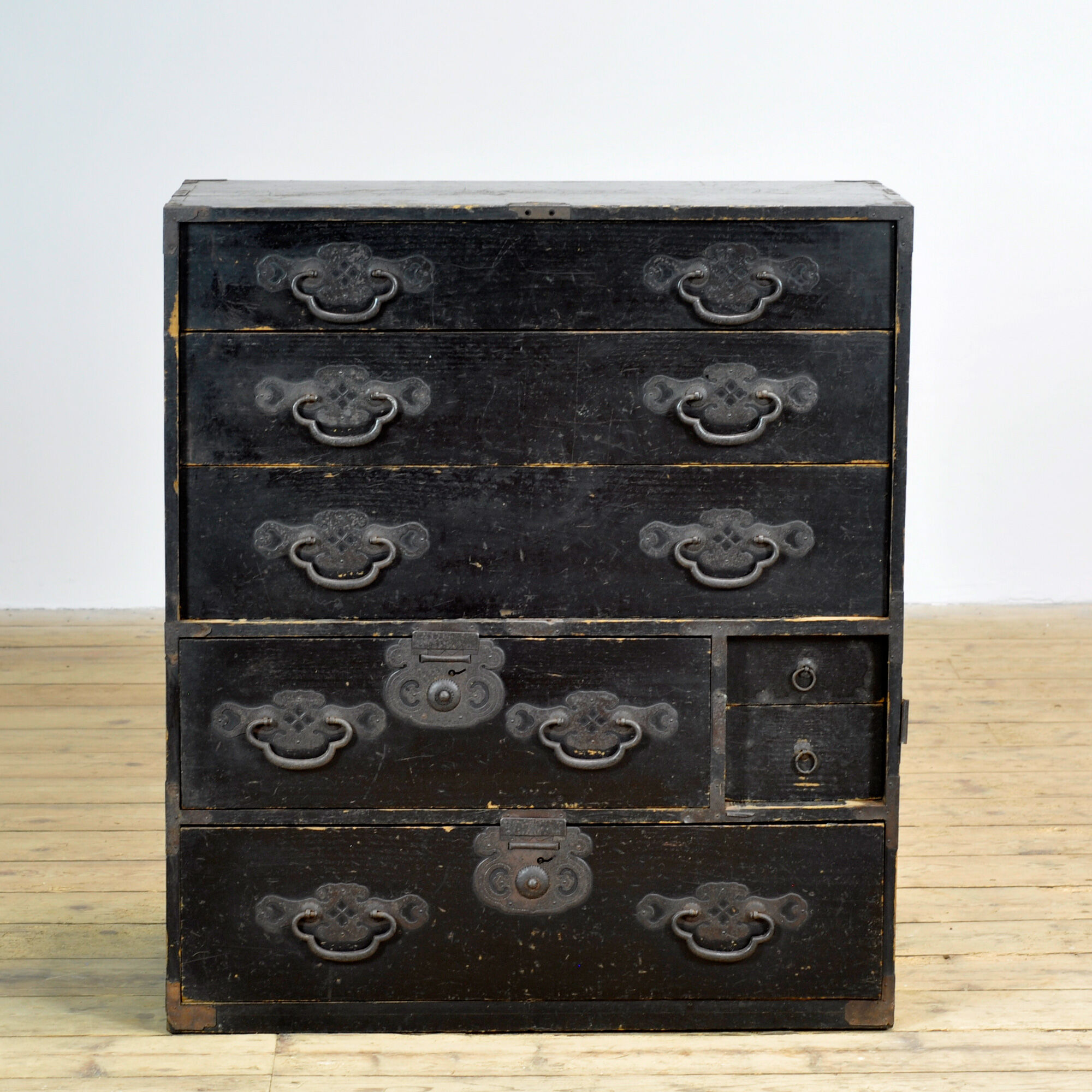 Japanese Tansu chest of drawers, circa 1870