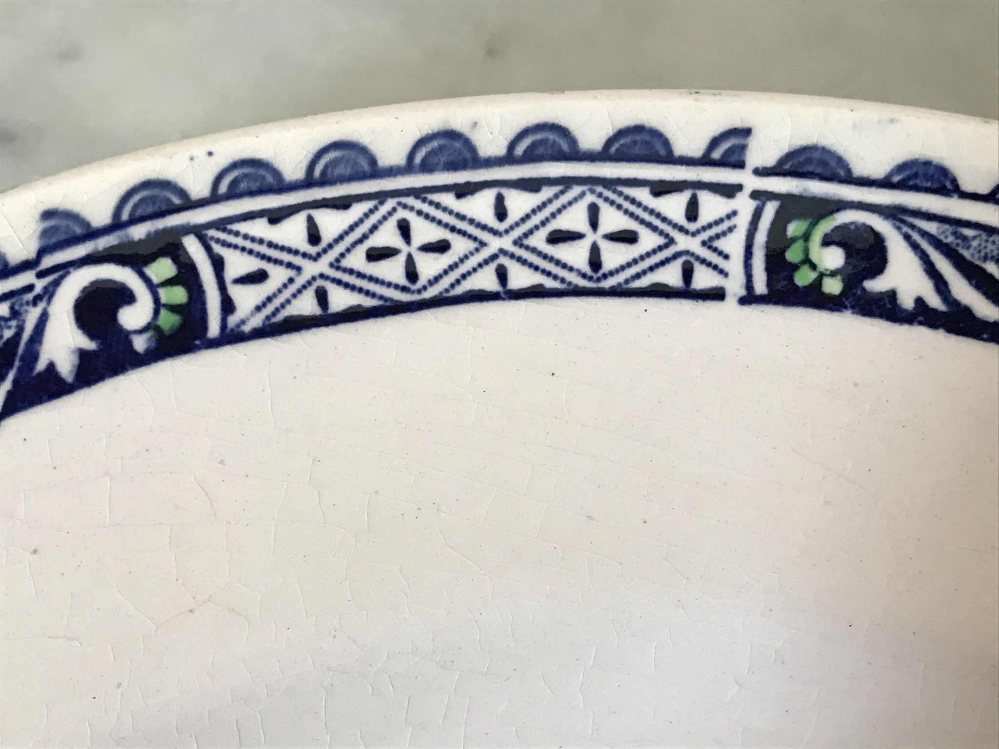 Lot of 5 lily Longchamp hollow plates, iron earth
