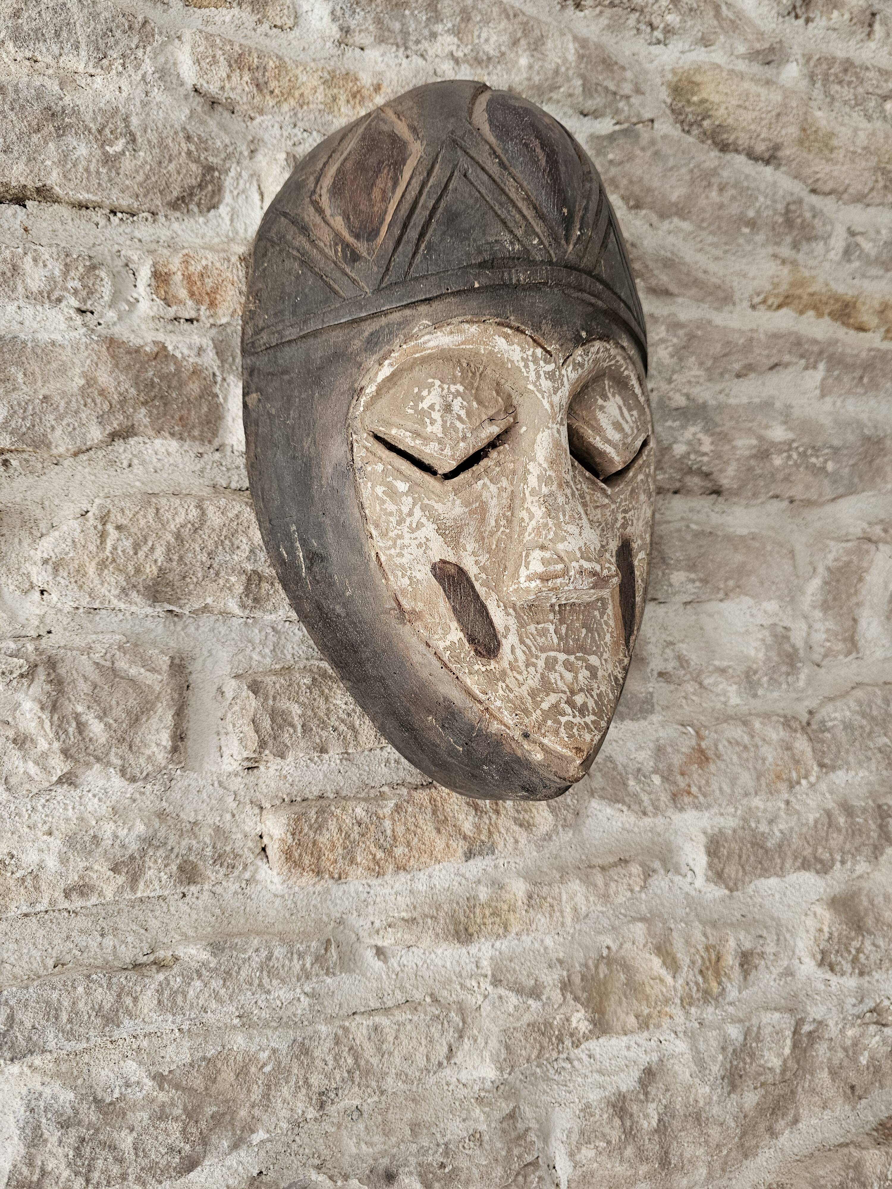 Ancient African mask (Tribe to be identified) Kwele Punu African tribal art