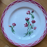 Flat plates Aude Sarreguemines with a rose flower design.