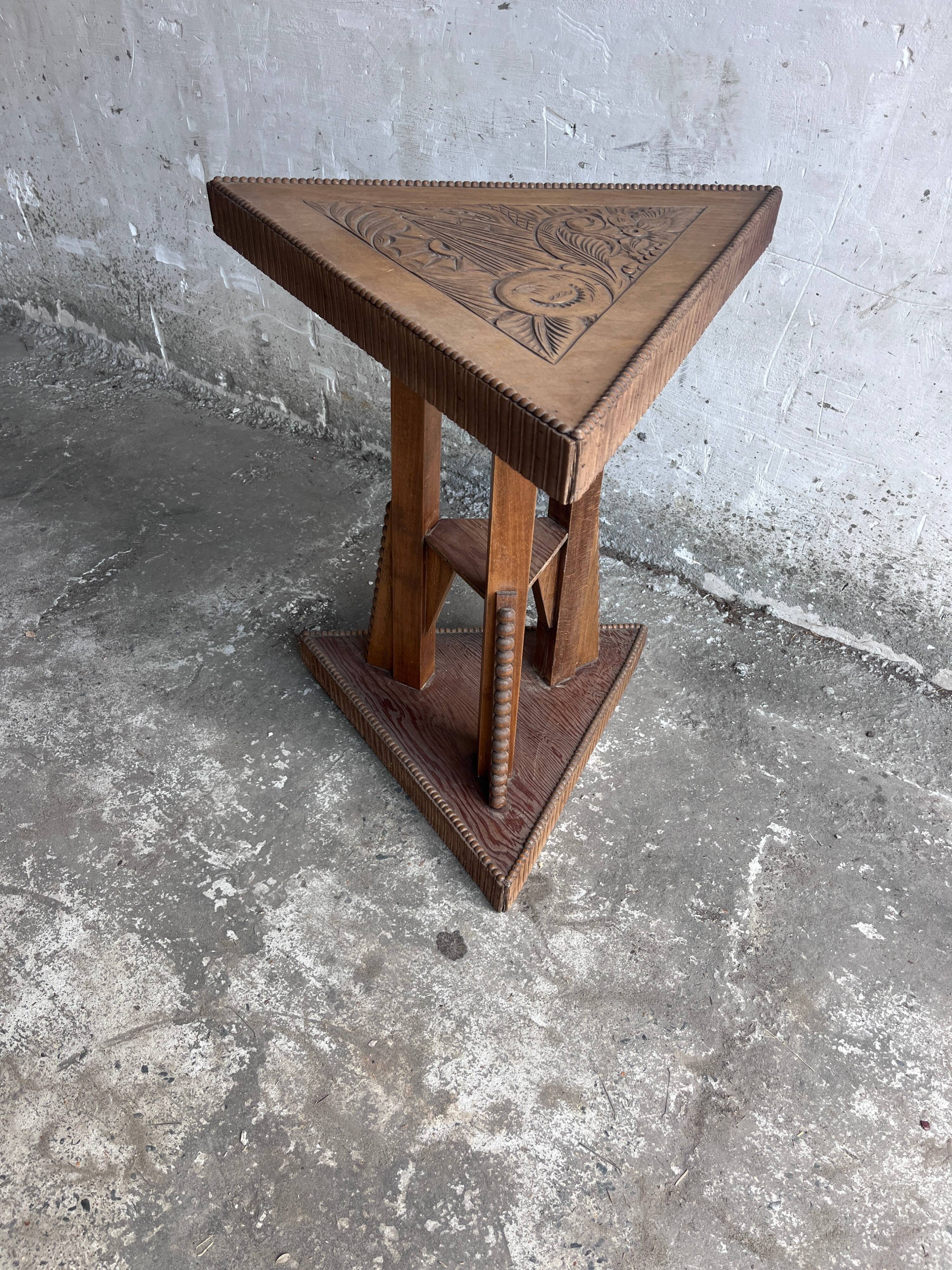Triangular side table in carved wood, Art Nouveau, France, circa 1915.