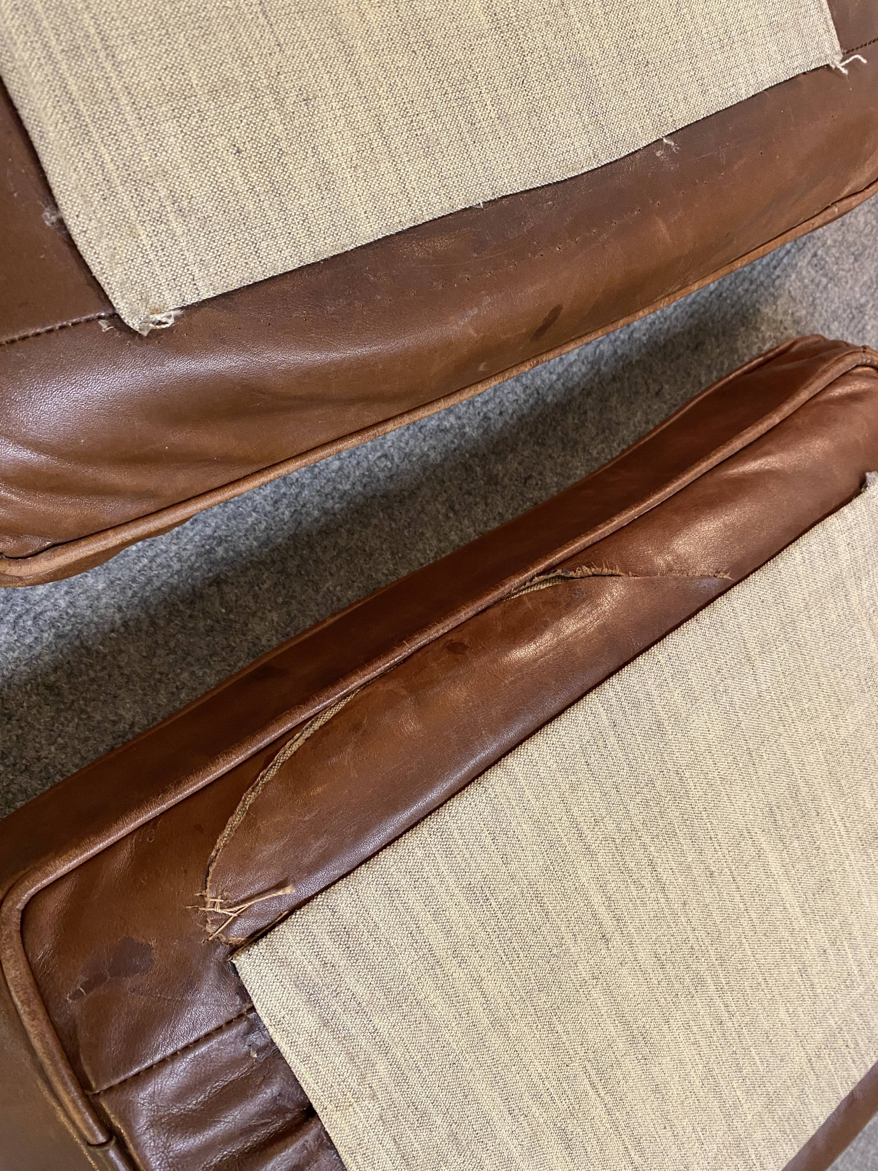 Pair of curule chairs designed by John Vesey, 1958, USA, brushed aluminum, walnut and leather