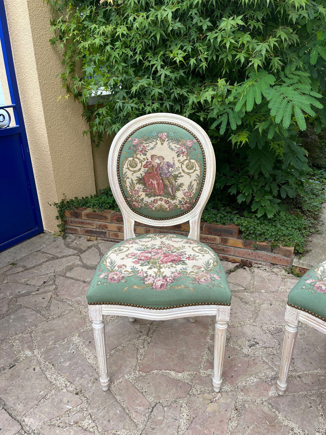 Paire de chaises médaillon