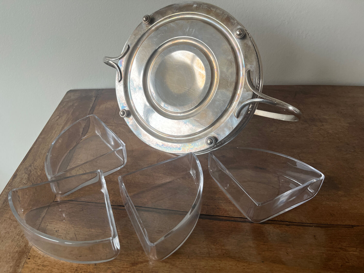 Serving tray with glass raviers