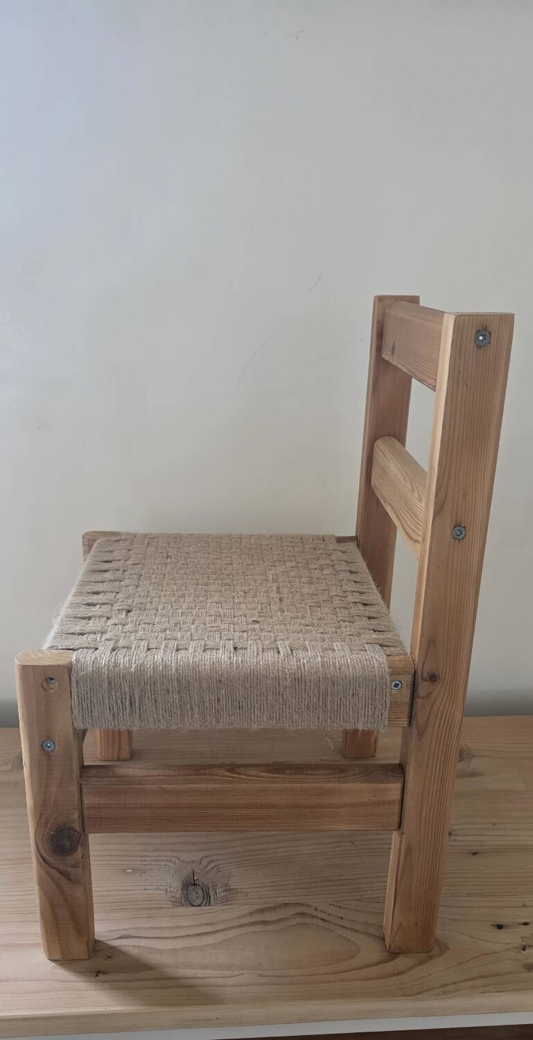 Set of two children's chairs in wood, jute and sisal