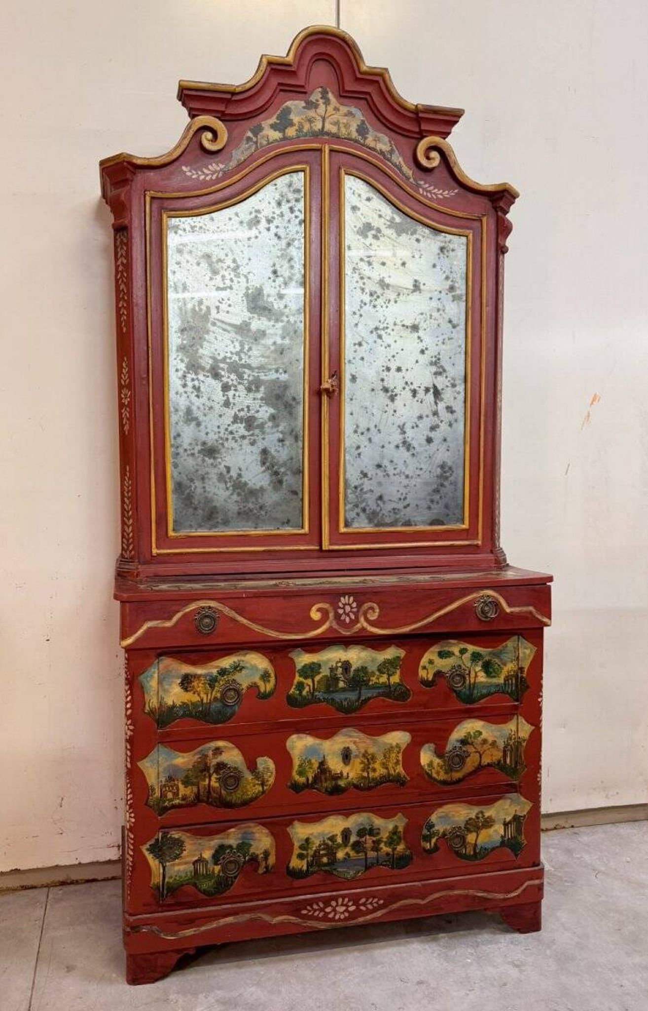 Cabinet bibliothéque Venitien style Louis XV en bois laqué