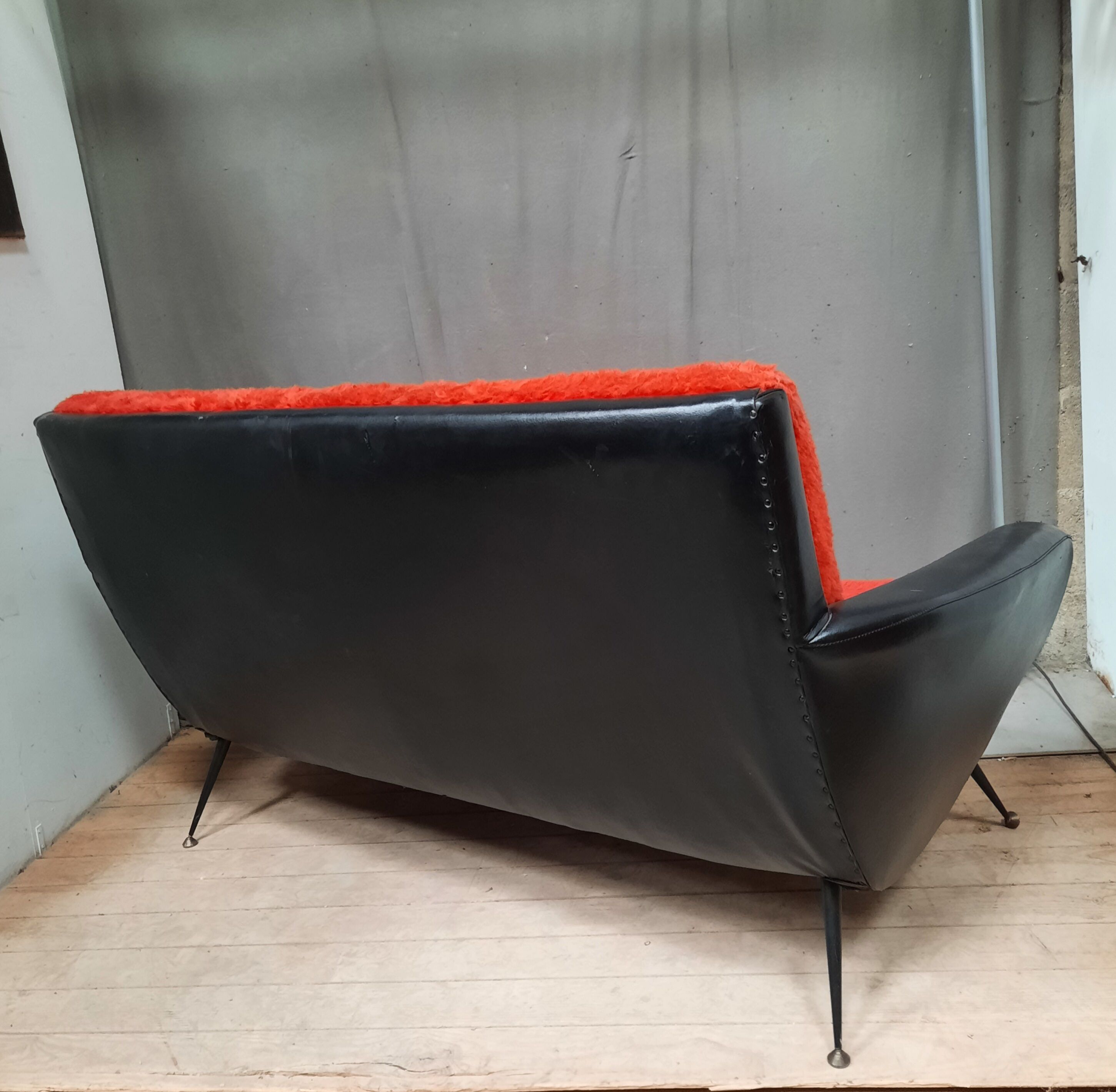 Canapé vintage pieds compas