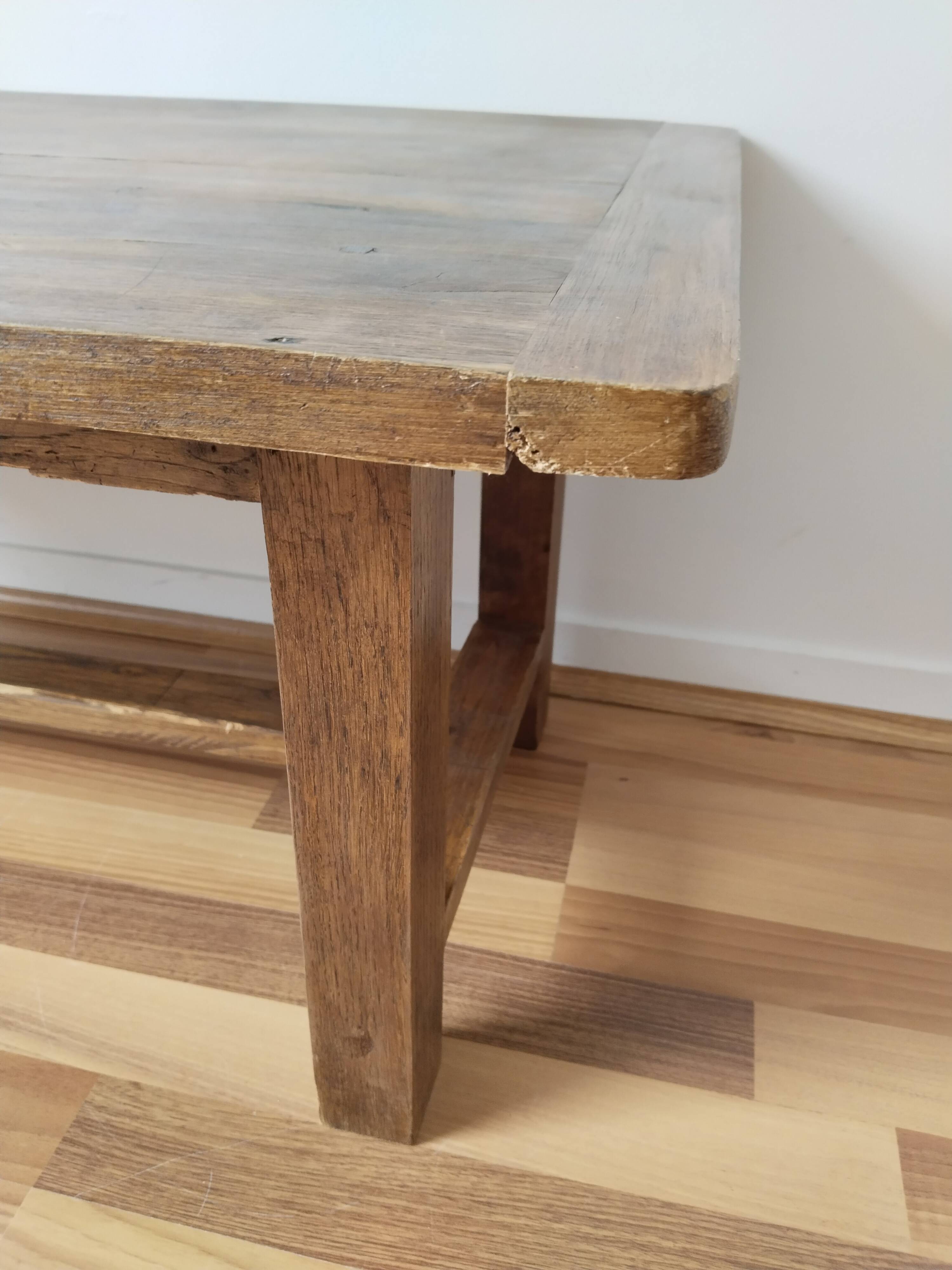 Vintage rustic coffee table in waxed wood and screen printing