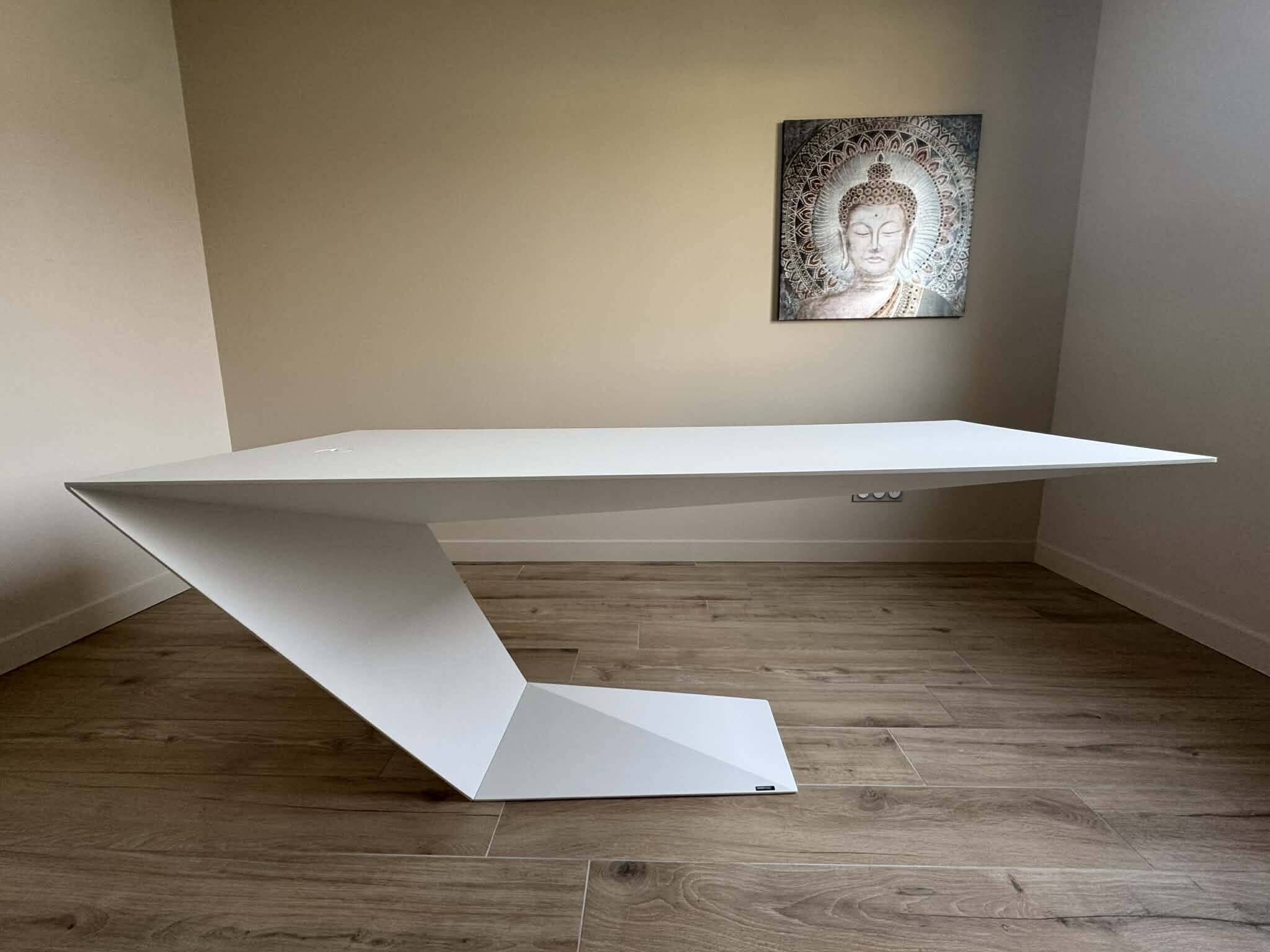 White lacquered desk model Furtif by Daniel Rode for Roche Bobois