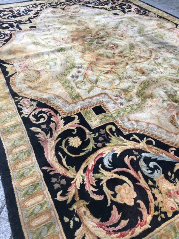 Old carpet 300 x 408 cm