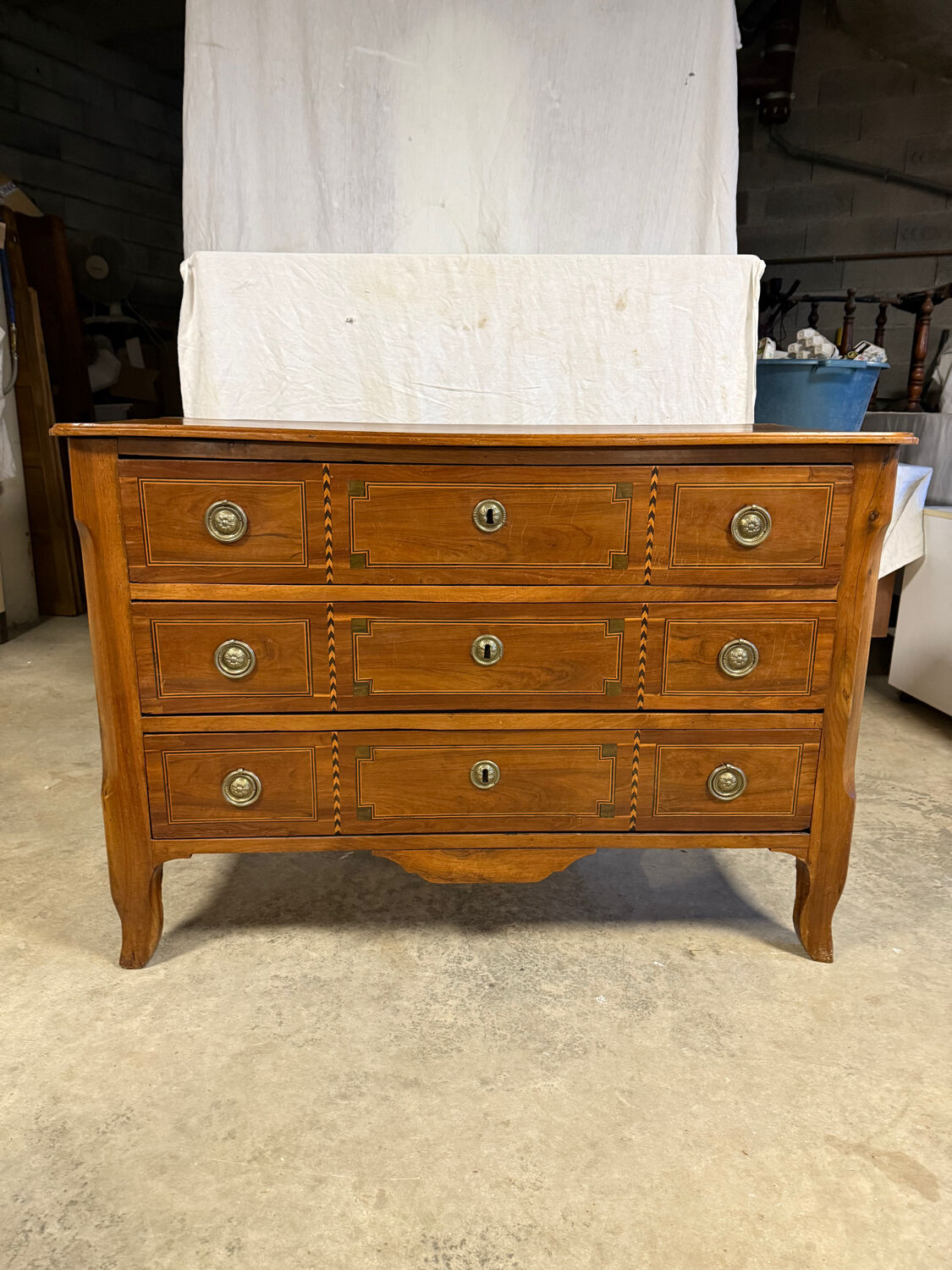 Antique chest of drawers