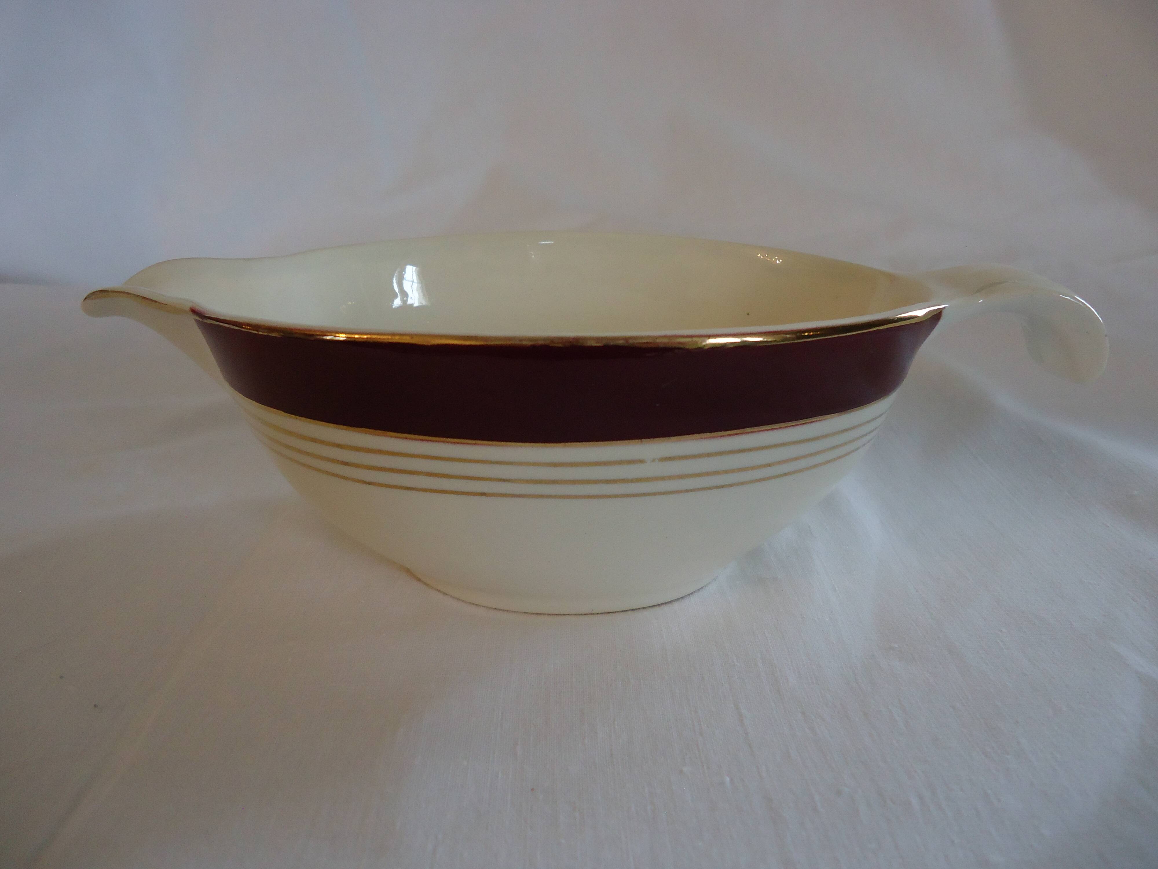 Opaque porcelain gravy boat, digoin sarreguemines, pasteur model