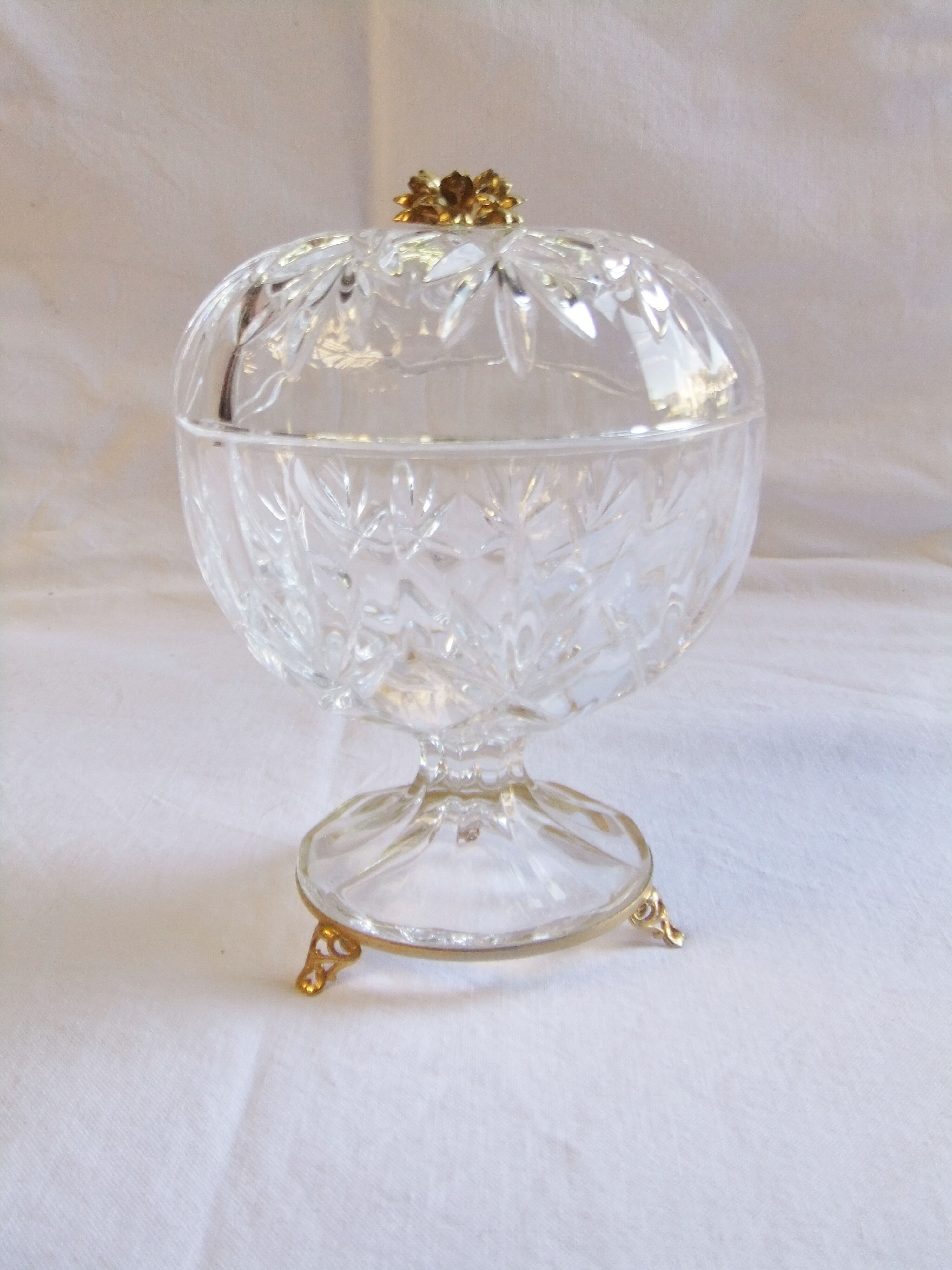Bonbonnière in crystal cut